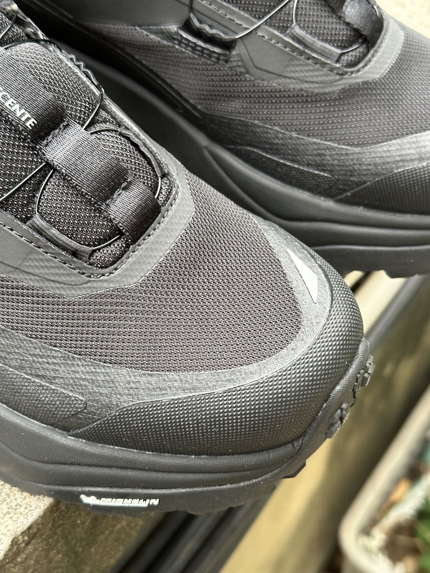 300 迪桑特DESCENTE SKI STYLE系列 SNOW TREK GTX 舒适百搭 防滑耐磨 低帮 徒步鞋 男款 黑色 D5131SSN38-BK