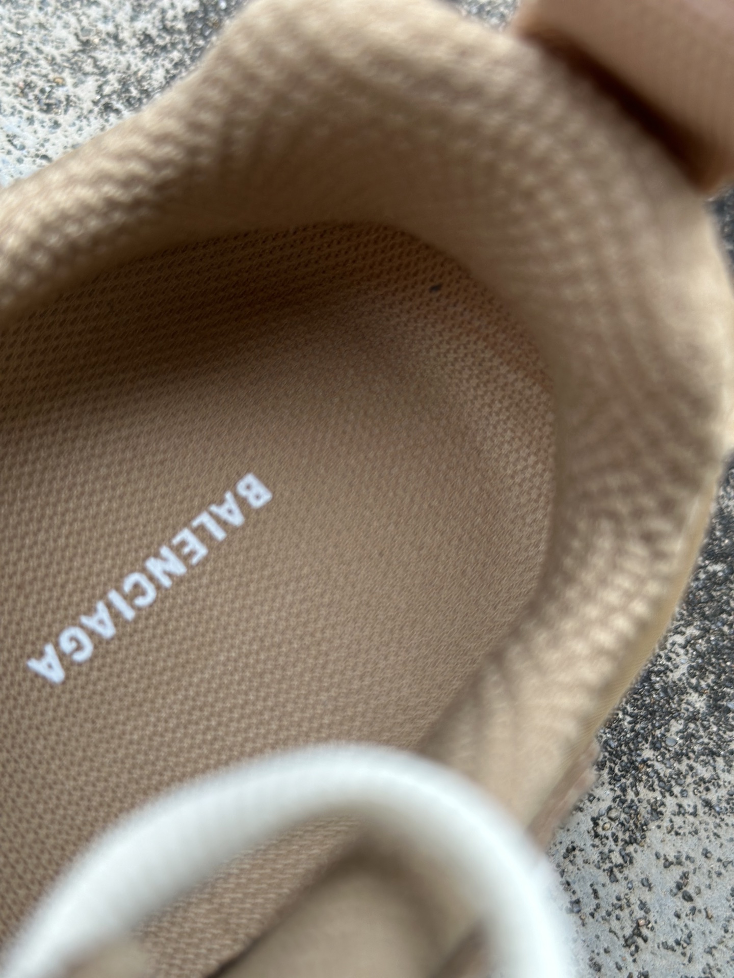 Balenciaga 巴黎世家 16代 MONDAY 其前卫的设计 夸张的体积和反光细节赋予其特别的轮廓-Top High Quatity Cheap Sneakers Fashion Clothing Clothes Bags handbags Shoes of all Brand wholesale With The best Quality And Beautiful Price from China Factory Chinese suppliers wholesaler seller Balenciaga 巴黎世家 16代 MONDAY 其前卫的设计 夸张的体积和反光细节赋予其特别的轮廓