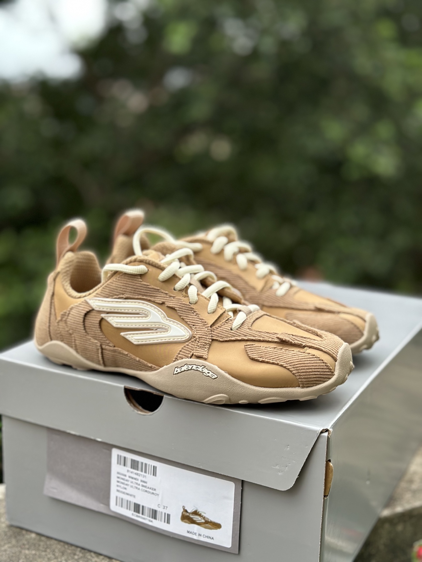 Balenciaga 巴黎世家 16代 MONDAY 其前卫的设计 夸张的体积和反光细节赋予其特别的轮廓-Top High Quatity Cheap Sneakers Fashion Clothing Clothes Bags handbags Shoes of all Brand wholesale With The best Quality And Beautiful Price from China Factory Chinese suppliers wholesaler seller Balenciaga 巴黎世家 16代 MONDAY 其前卫的设计 夸张的体积和反光细节赋予其特别的轮廓