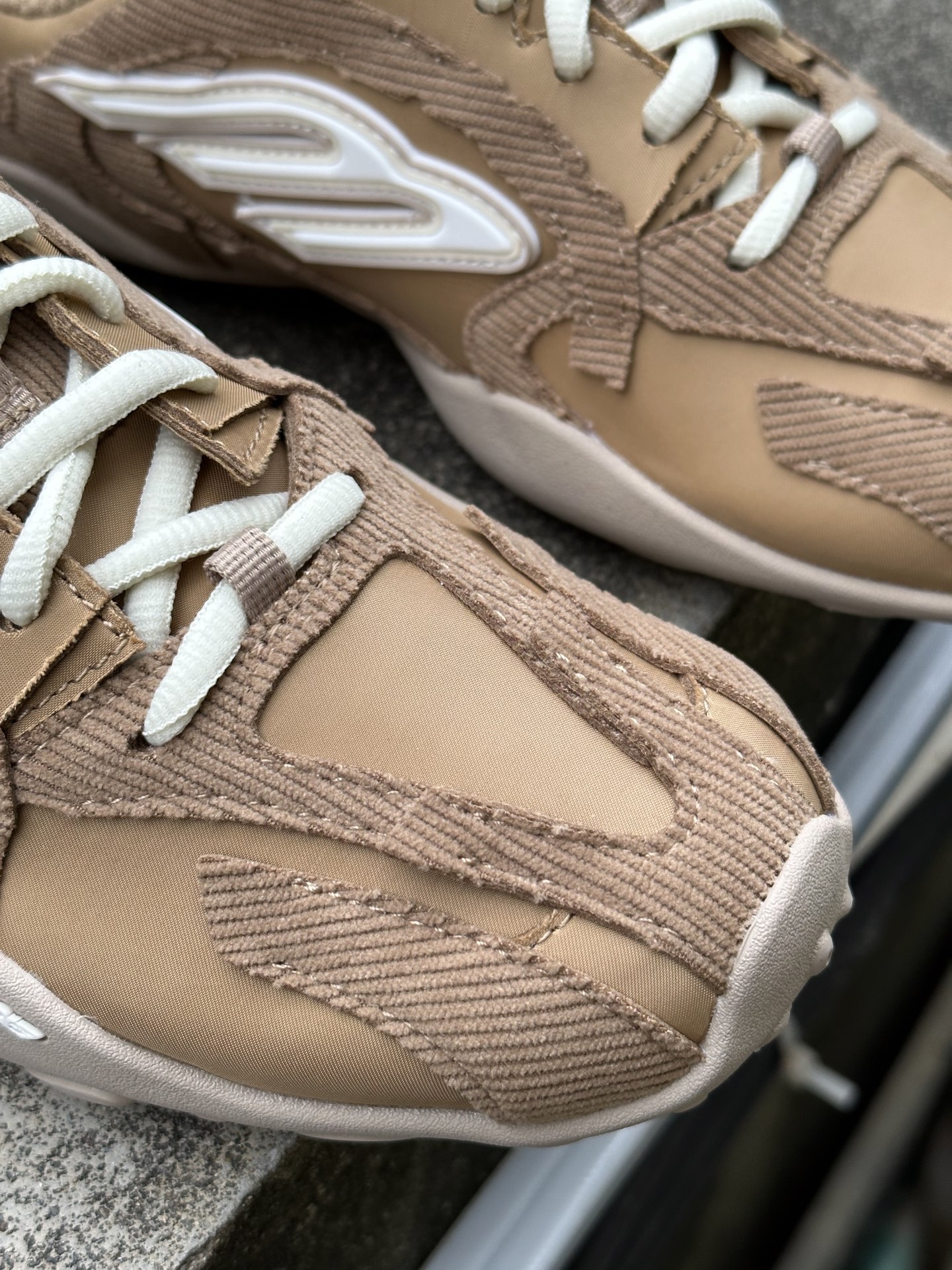 Balenciaga 巴黎世家 16代 MONDAY 其前卫的设计 夸张的体积和反光细节赋予其特别的轮廓-Top High Quatity Cheap Sneakers Fashion Clothing Clothes Bags handbags Shoes of all Brand wholesale With The best Quality And Beautiful Price from China Factory Chinese suppliers wholesaler seller Balenciaga 巴黎世家 16代 MONDAY 其前卫的设计 夸张的体积和反光细节赋予其特别的轮廓