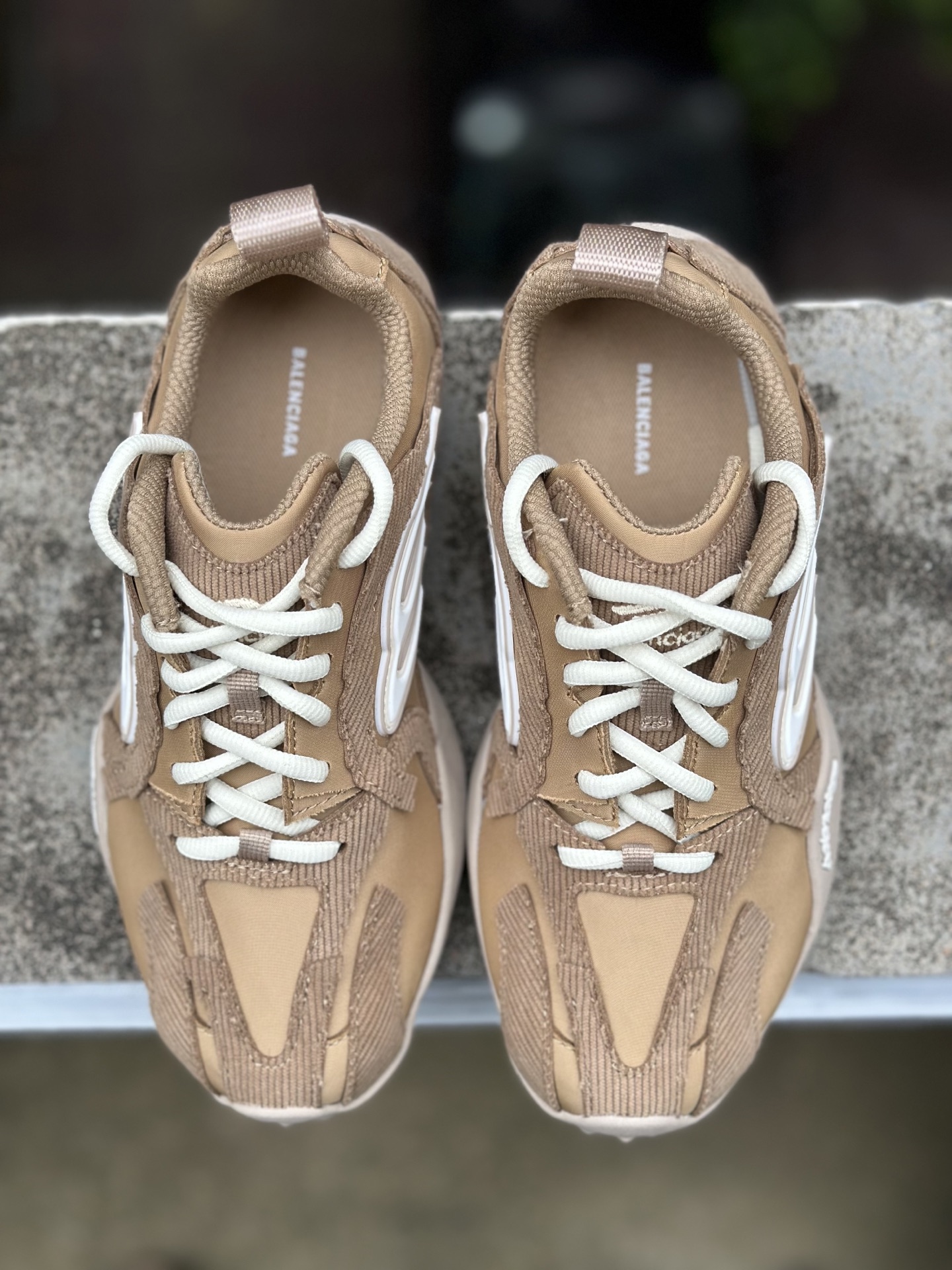 Balenciaga 巴黎世家 16代 MONDAY 其前卫的设计 夸张的体积和反光细节赋予其特别的轮廓-Top High Quatity Cheap Sneakers Fashion Clothing Clothes Bags handbags Shoes of all Brand wholesale With The best Quality And Beautiful Price from China Factory Chinese suppliers wholesaler seller Balenciaga 巴黎世家 16代 MONDAY 其前卫的设计 夸张的体积和反光细节赋予其特别的轮廓
