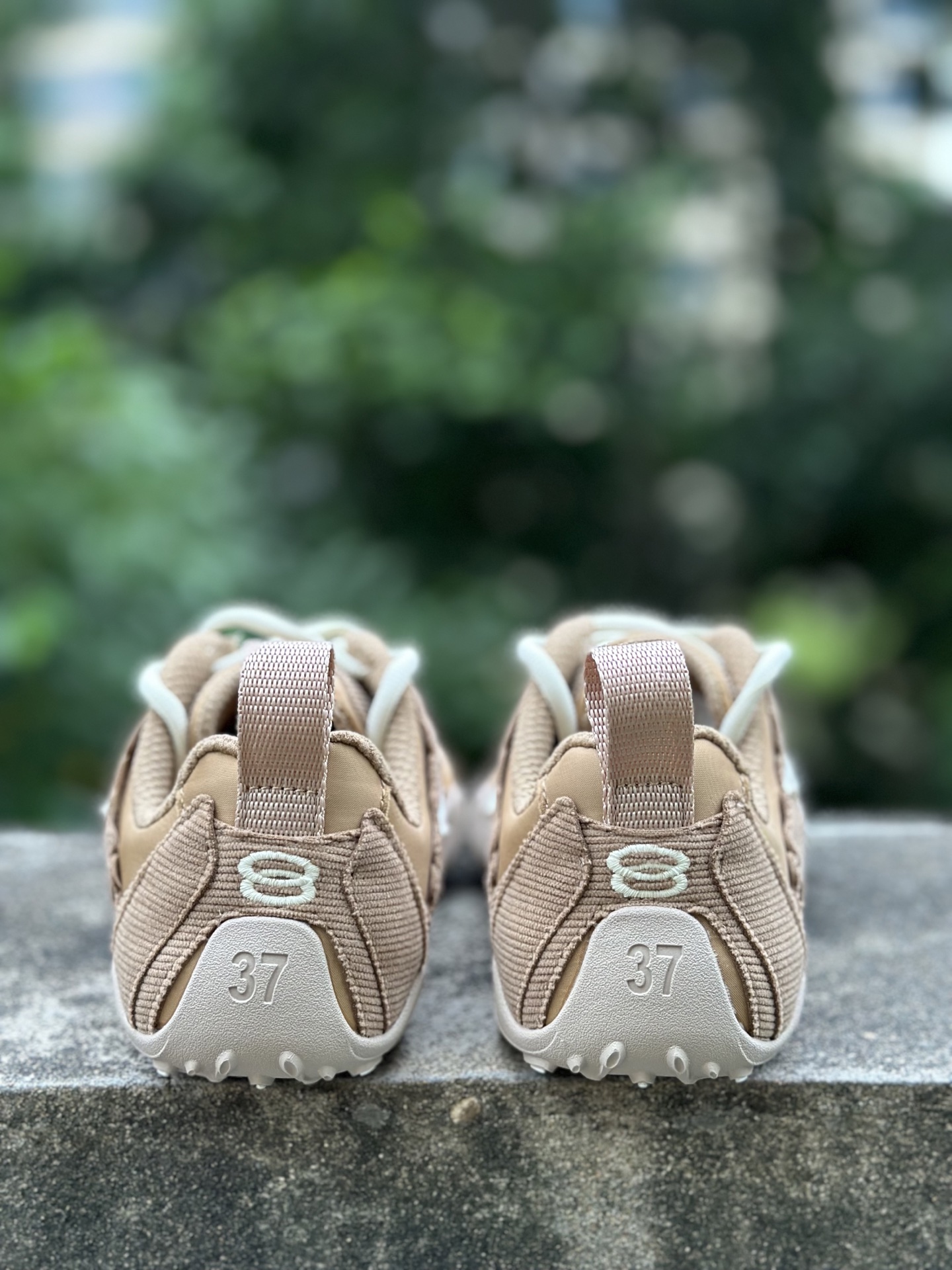 Balenciaga 巴黎世家 16代 MONDAY 其前卫的设计 夸张的体积和反光细节赋予其特别的轮廓-Top High Quatity Cheap Sneakers Fashion Clothing Clothes Bags handbags Shoes of all Brand wholesale With The best Quality And Beautiful Price from China Factory Chinese suppliers wholesaler seller Balenciaga 巴黎世家 16代 MONDAY 其前卫的设计 夸张的体积和反光细节赋予其特别的轮廓