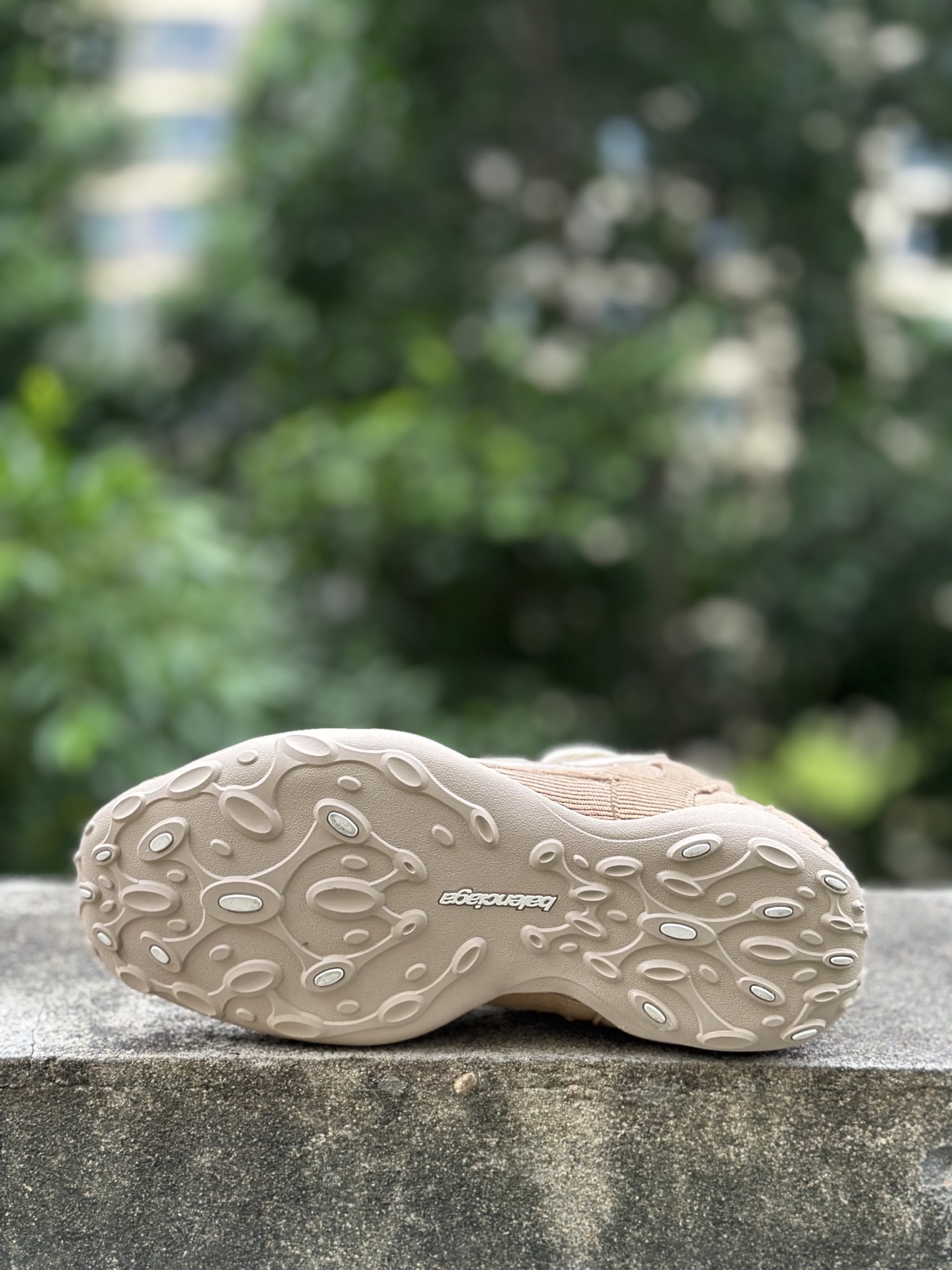 Balenciaga 巴黎世家 16代 MONDAY 其前卫的设计 夸张的体积和反光细节赋予其特别的轮廓-Top High Quatity Cheap Sneakers Fashion Clothing Clothes Bags handbags Shoes of all Brand wholesale With The best Quality And Beautiful Price from China Factory Chinese suppliers wholesaler seller Balenciaga 巴黎世家 16代 MONDAY 其前卫的设计 夸张的体积和反光细节赋予其特别的轮廓