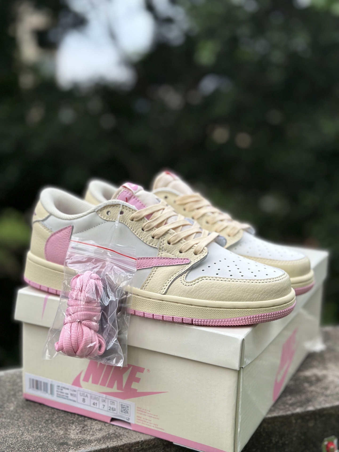 Travis Scott x Fragment Design x Jordan Air Jordan 1 Low SP 倒钩 三方联名闪电 低帮 篮球鞋 男女同款 米粉 IQ7604-100-Top High Quatity Cheap Sneakers Fashion Clothing Clothes Bags handbags Shoes of all Brand wholesale With The best Quality And Beautiful Price from China Factory Chinese suppliers wholesaler seller Travis Scott x Fragment Design x Jordan Air Jordan 1 Low SP 倒钩 三方联名闪电 低帮 篮球鞋 男女同款 米粉 IQ7604-100