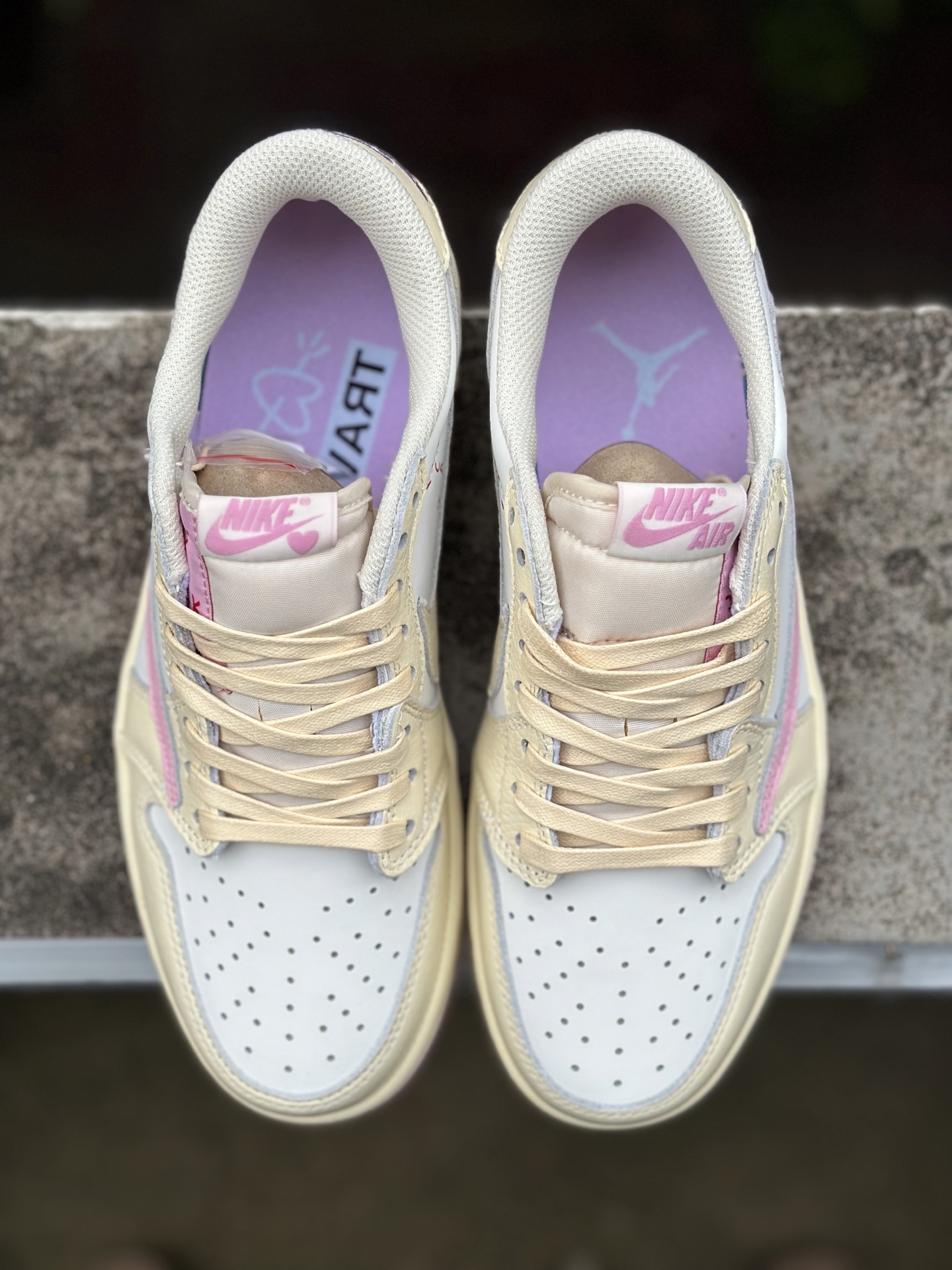 Travis Scott x Fragment Design x Jordan Air Jordan 1 Low SP 倒钩 三方联名闪电 低帮 篮球鞋 男女同款 米粉 IQ7604-100-Top High Quatity Cheap Sneakers Fashion Clothing Clothes Bags handbags Shoes of all Brand wholesale With The best Quality And Beautiful Price from China Factory Chinese suppliers wholesaler seller Travis Scott x Fragment Design x Jordan Air Jordan 1 Low SP 倒钩 三方联名闪电 低帮 篮球鞋 男女同款 米粉 IQ7604-100