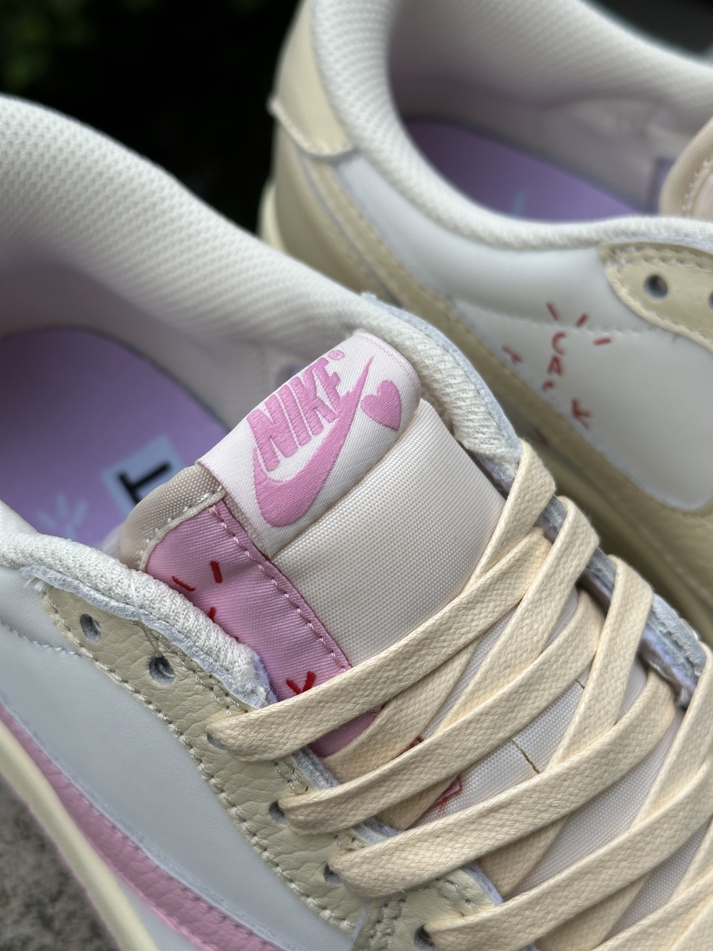 Travis Scott x Fragment Design x Jordan Air Jordan 1 Low SP 倒钩 三方联名闪电 低帮 篮球鞋 男女同款 米粉 IQ7604-100-Top High Quatity Cheap Sneakers Fashion Clothing Clothes Bags handbags Shoes of all Brand wholesale With The best Quality And Beautiful Price from China Factory Chinese suppliers wholesaler seller Travis Scott x Fragment Design x Jordan Air Jordan 1 Low SP 倒钩 三方联名闪电 低帮 篮球鞋 男女同款 米粉 IQ7604-100