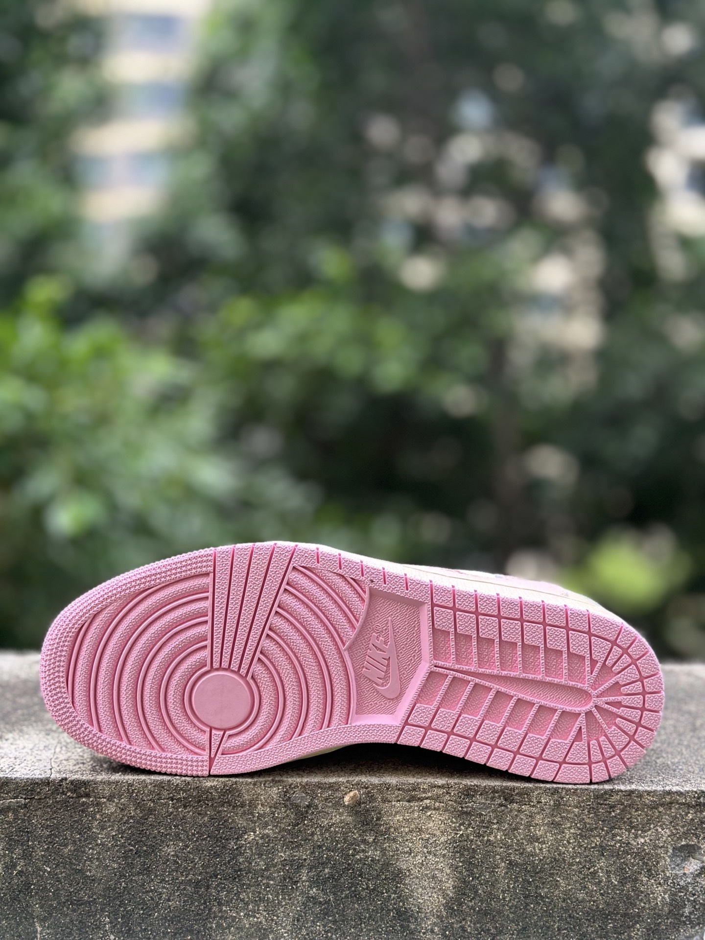 Travis Scott x Fragment Design x Jordan Air Jordan 1 Low SP 倒钩 三方联名闪电 低帮 篮球鞋 男女同款 米粉 IQ7604-100-Top High Quatity Cheap Sneakers Fashion Clothing Clothes Bags handbags Shoes of all Brand wholesale With The best Quality And Beautiful Price from China Factory Chinese suppliers wholesaler seller Travis Scott x Fragment Design x Jordan Air Jordan 1 Low SP 倒钩 三方联名闪电 低帮 篮球鞋 男女同款 米粉 IQ7604-100