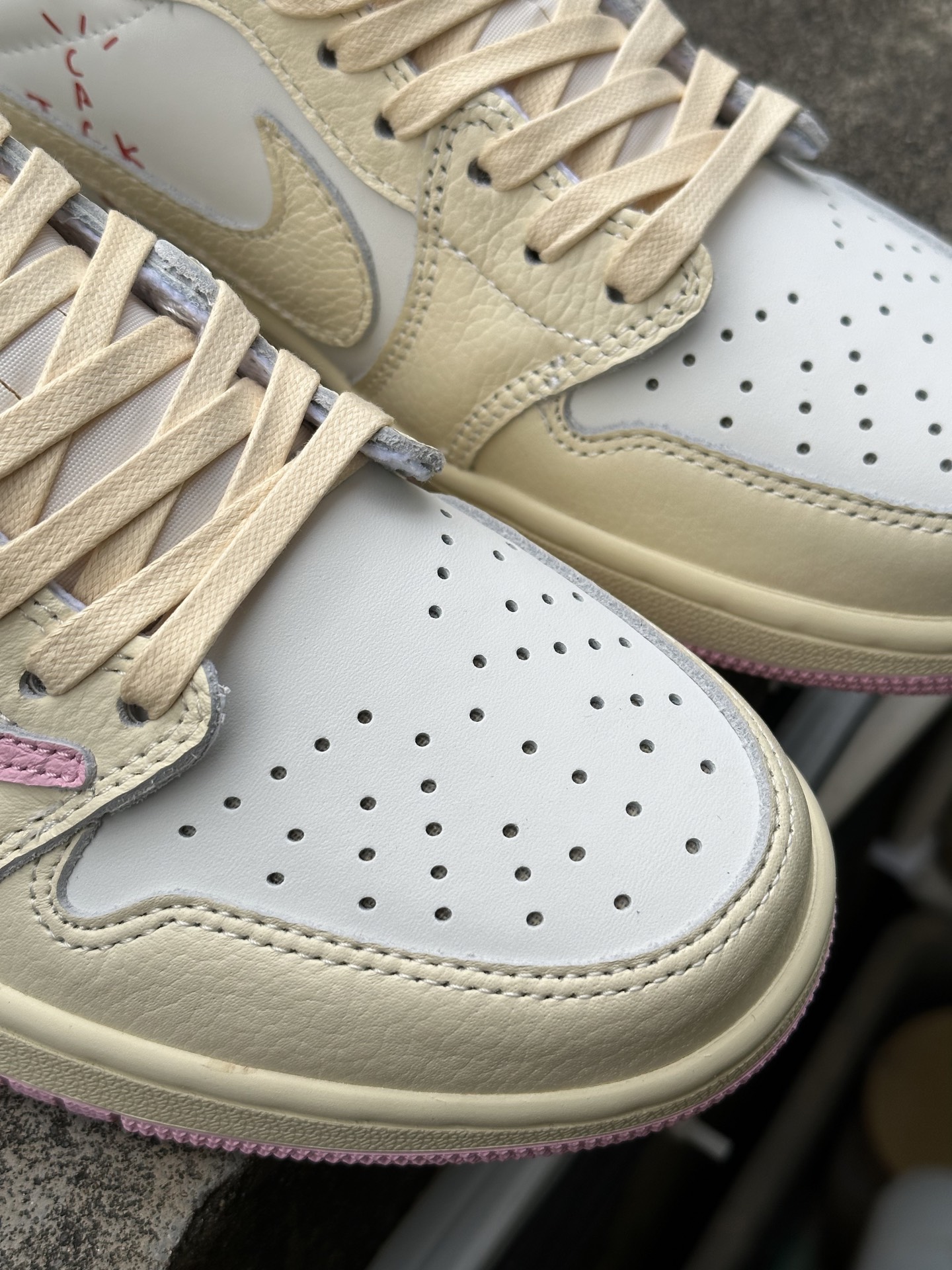 Travis Scott x Fragment Design x Jordan Air Jordan 1 Low SP 倒钩 三方联名闪电 低帮 篮球鞋 男女同款 米粉 IQ7604-100-Top High Quatity Cheap Sneakers Fashion Clothing Clothes Bags handbags Shoes of all Brand wholesale With The best Quality And Beautiful Price from China Factory Chinese suppliers wholesaler seller Travis Scott x Fragment Design x Jordan Air Jordan 1 Low SP 倒钩 三方联名闪电 低帮 篮球鞋 男女同款 米粉 IQ7604-100