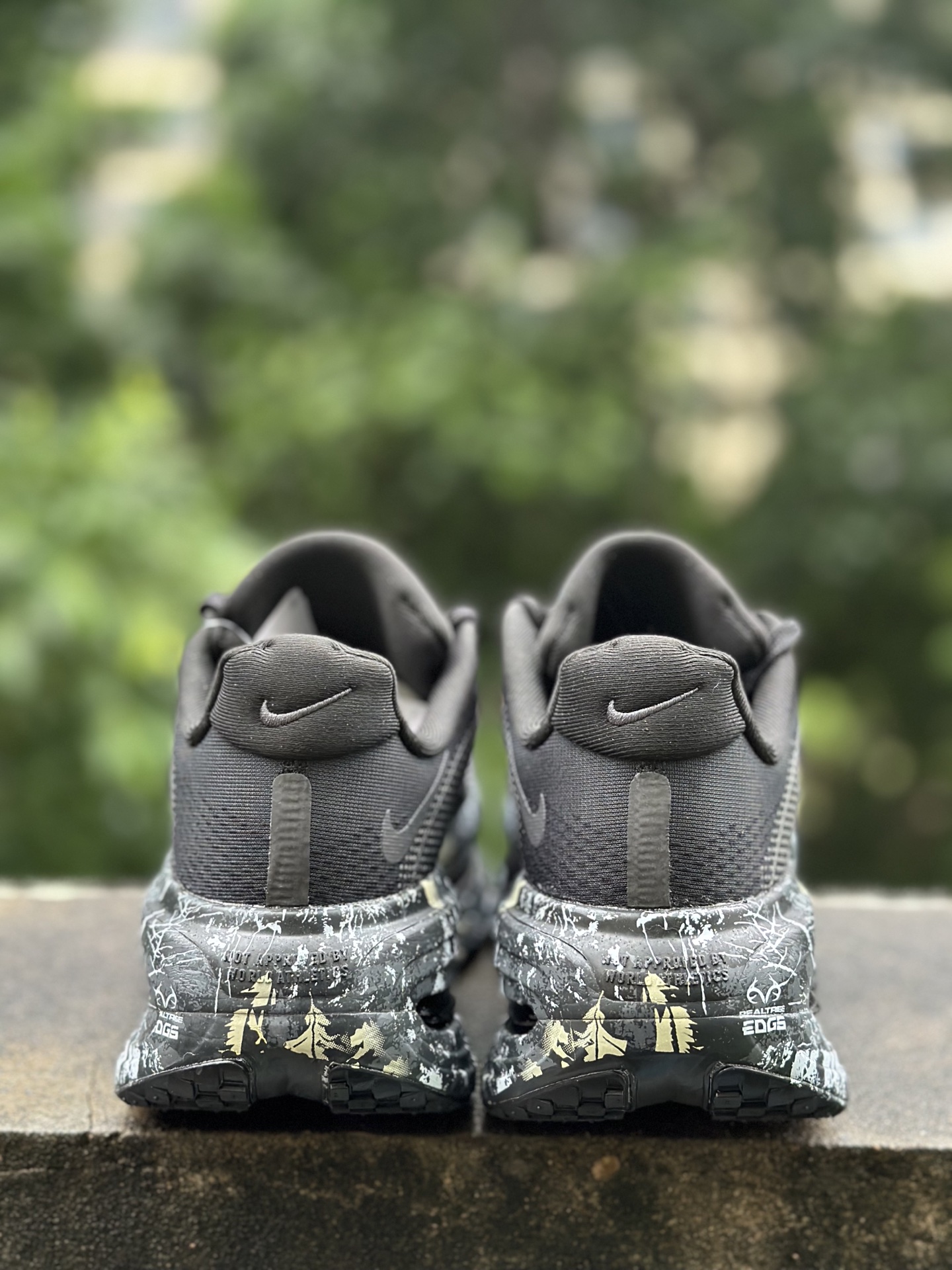 Nike Air Zoom Vomero Premium 耐克网面厚底气垫跑鞋 IO7325-001 黑色 Nike Air Zoom Vomero Premium 耐克网面厚底气垫跑鞋 IO7325-001 黑色