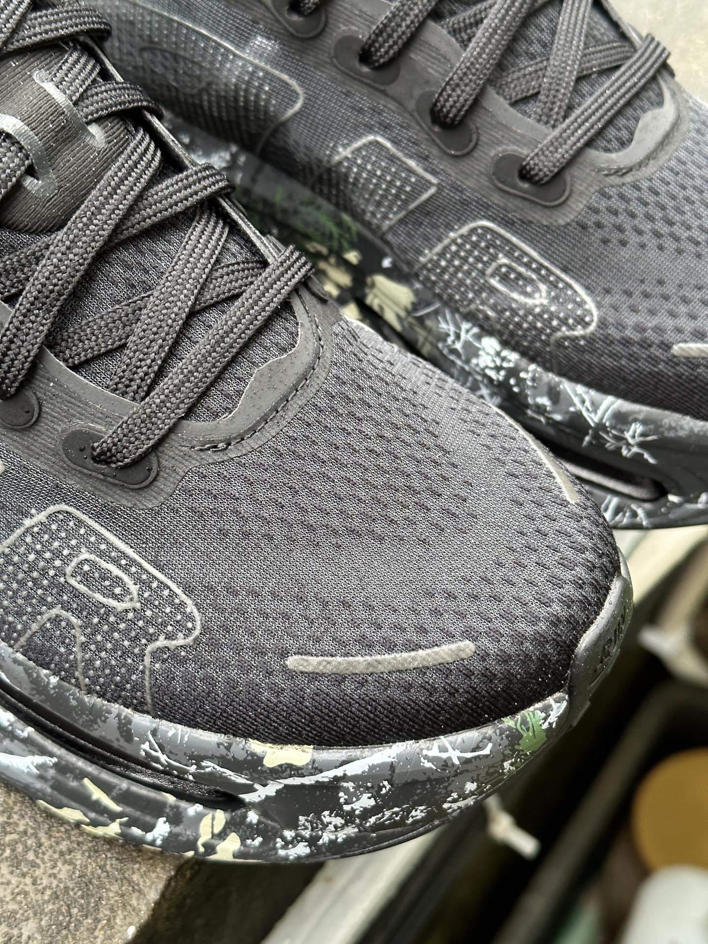 Nike Air Zoom Vomero Premium 耐克网面厚底气垫跑鞋 IO7325-001 黑色 Nike Air Zoom Vomero Premium 耐克网面厚底气垫跑鞋 IO7325-001 黑色