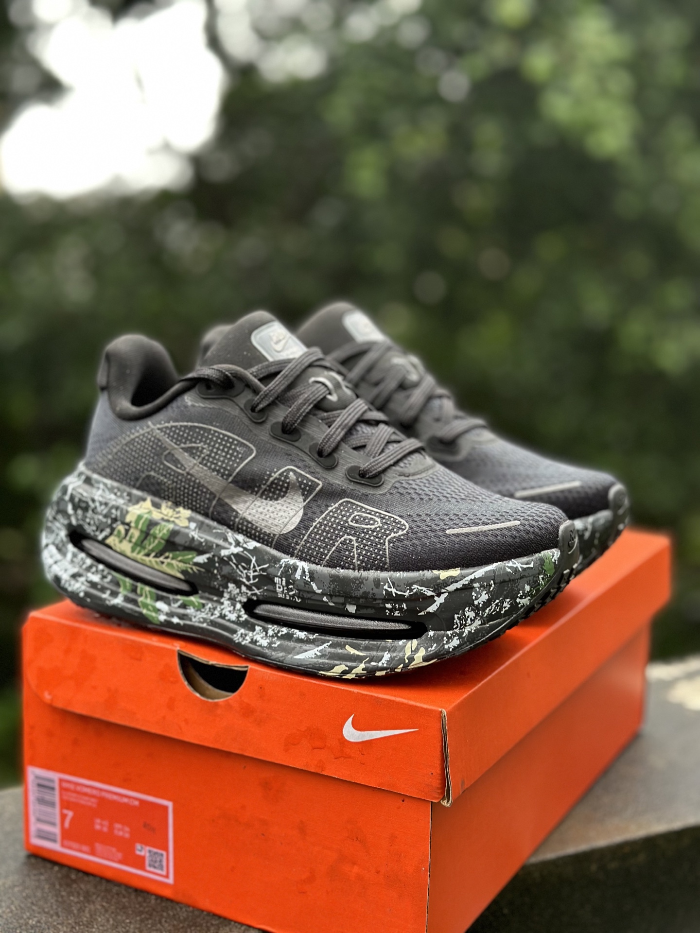 Nike Air Zoom Vomero Premium 耐克网面厚底气垫跑鞋 IO7325-001 黑色 Nike Air Zoom Vomero Premium 耐克网面厚底气垫跑鞋 IO7325-001 黑色