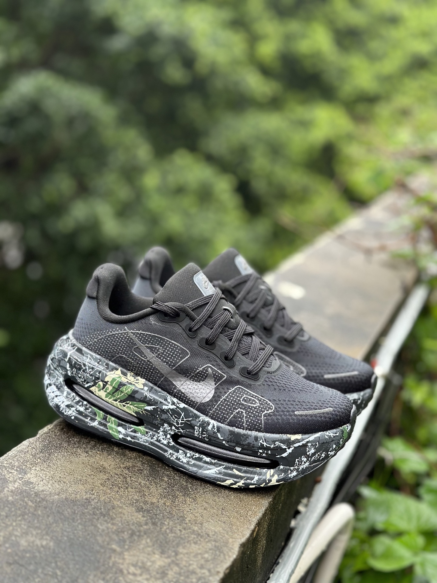 Nike Air Zoom Vomero Premium 耐克网面厚底气垫跑鞋 IO7325-001 黑色 Nike Air Zoom Vomero Premium 耐克网面厚底气垫跑鞋 IO7325-001 黑色
