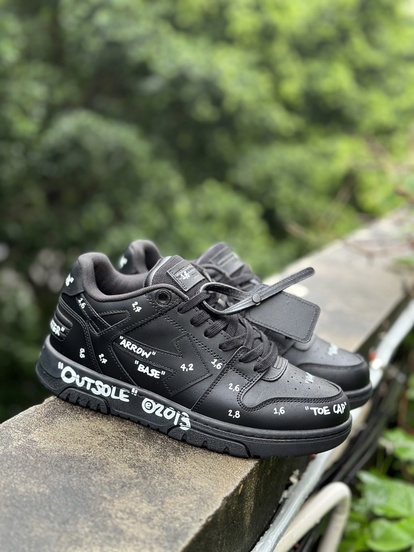 OFF-WHITE Out Of Office 低帮时尚板鞋