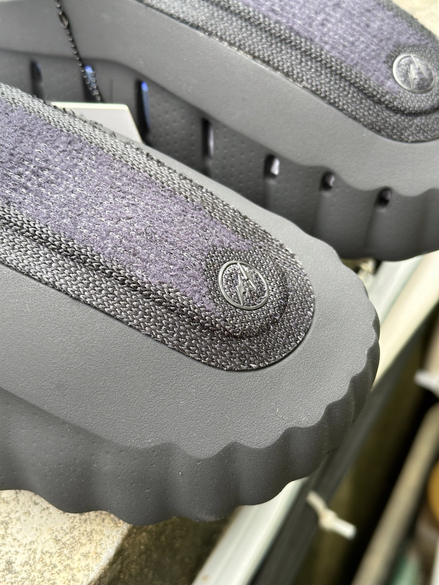 PKNike Mind 001 黑科技足底按摩舒适柔软包头拖鞋 黑色 IQ8502-001 PKNike Mind 001 黑科技足底按摩舒适柔软包头拖鞋 黑色 IQ8502-001