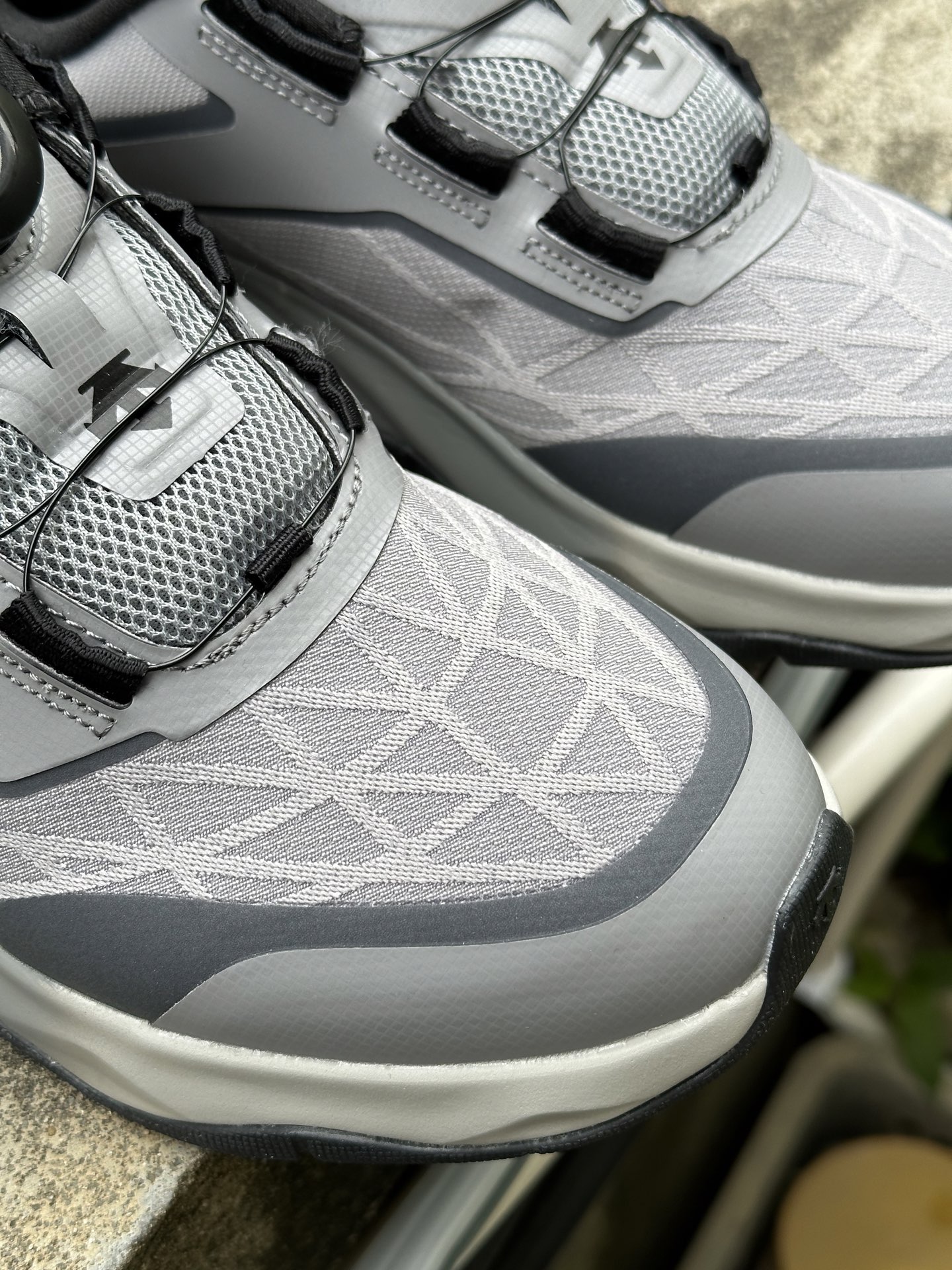迪桑特DESCENTE CIRCUIT 2.0 WIRE 时尚舒适 低帮 训练鞋 浅灰色 D4331TCT07-LG-Top High Quatity Cheap Sneakers Fashion Clothing Clothes Bags handbags Shoes of all Brand wholesale With The best Quality And Beautiful Price from China Factory Chinese suppliers wholesaler seller 迪桑特DESCENTE CIRCUIT 2.0 WIRE 时尚舒适 低帮 训练鞋 浅灰色 D4331TCT07-LG