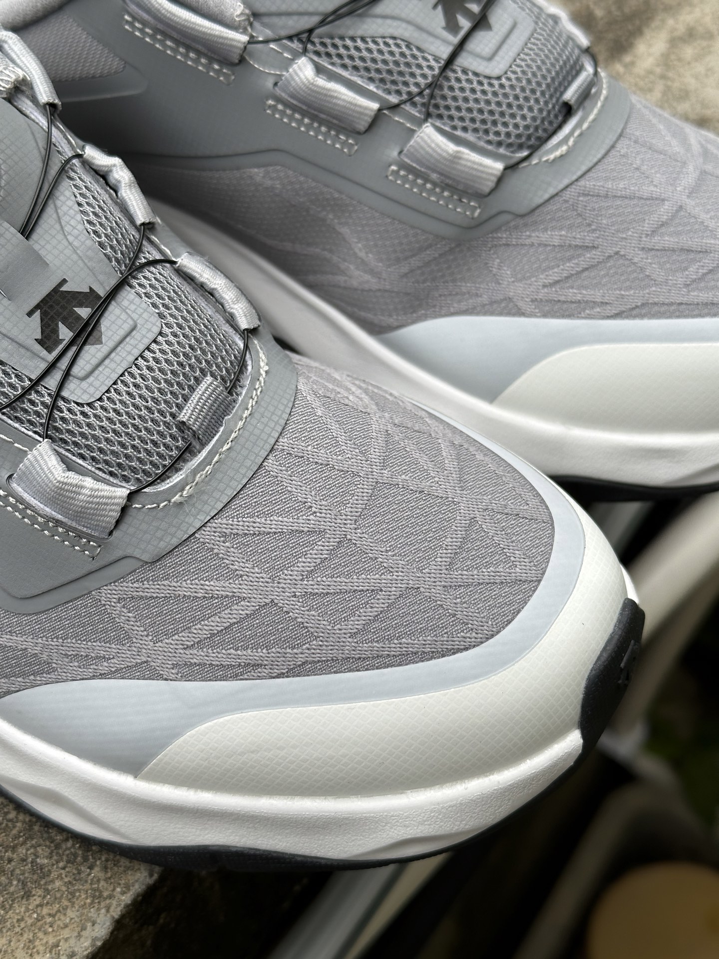 迪桑特DESCENTE CIRCUIT 2.0 WIRE 时尚舒适 低帮 训练鞋 白灰 D5331TCT07-Top High Quatity Cheap Sneakers Fashion Clothing Clothes Bags handbags Shoes of all Brand wholesale With The best Quality And Beautiful Price from China Factory Chinese suppliers wholesaler seller 迪桑特DESCENTE CIRCUIT 2.0 WIRE 时尚舒适 低帮 训练鞋 白灰 D5331TCT07