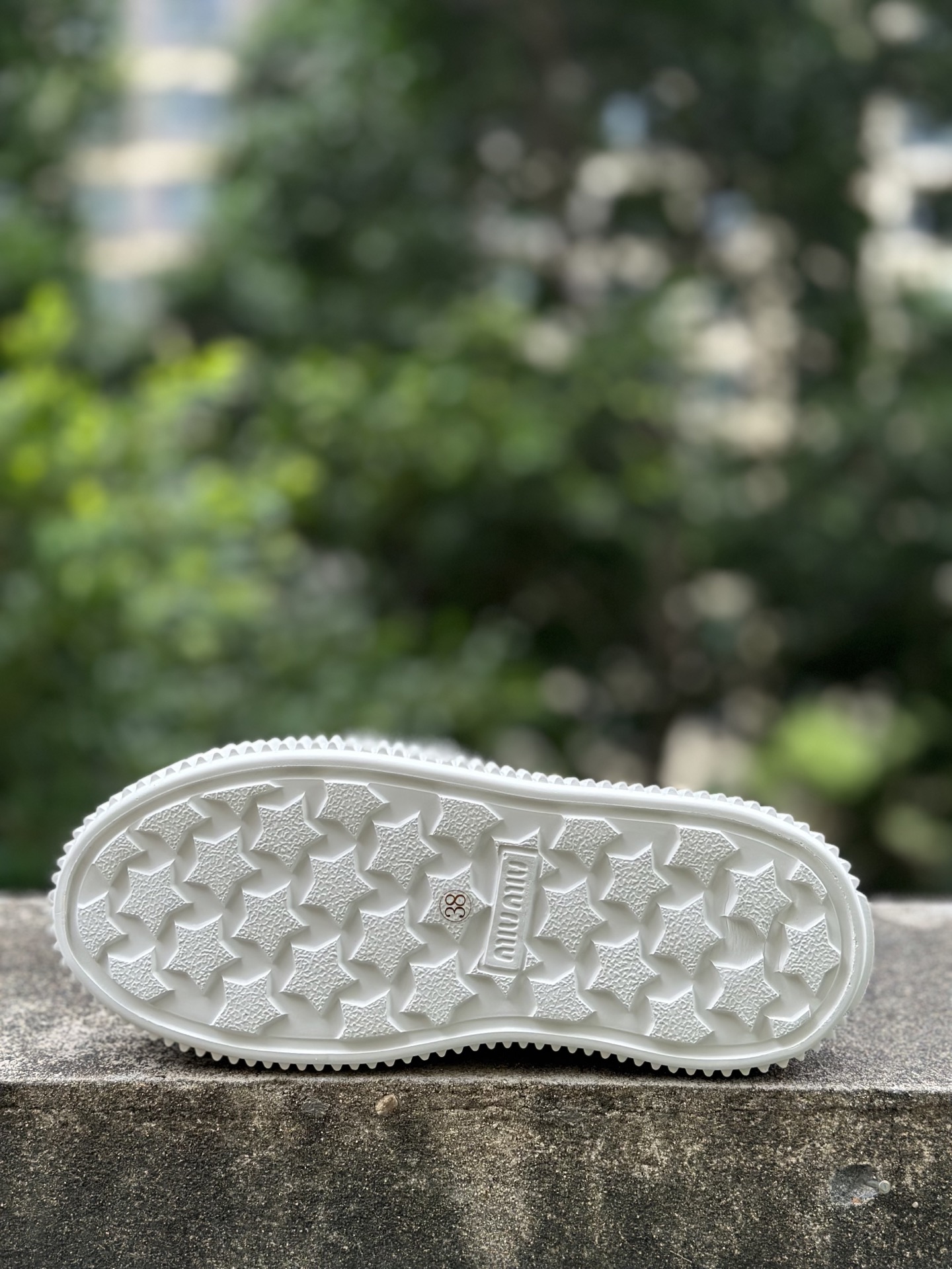 miumiu缪缪时装周Miu Miu 2025春夏系列秀场 半拖