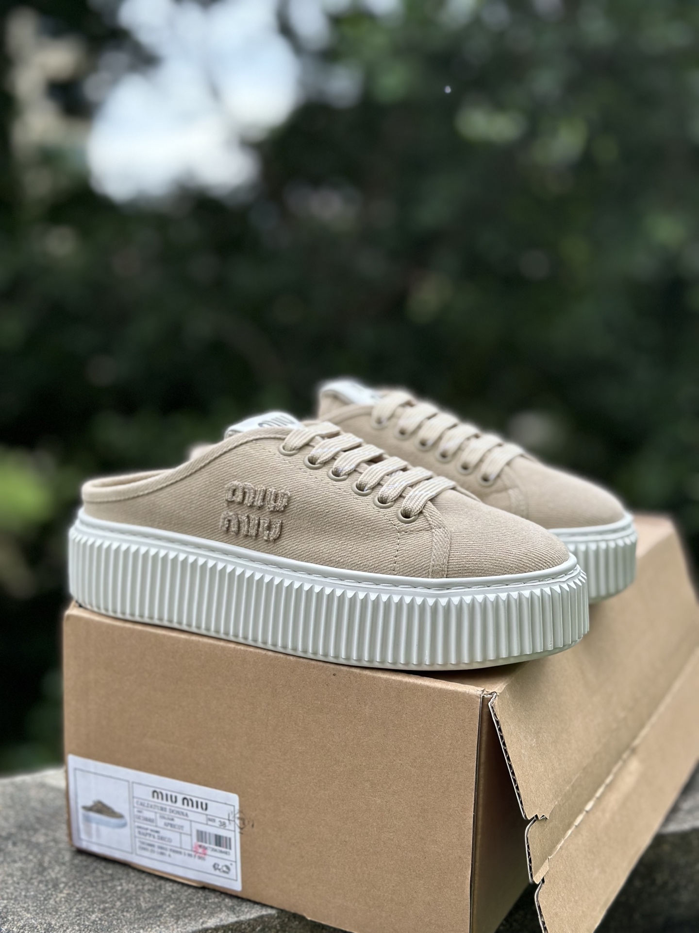 miumiu缪缪时装周Miu Miu 2025春夏系列秀场 半拖