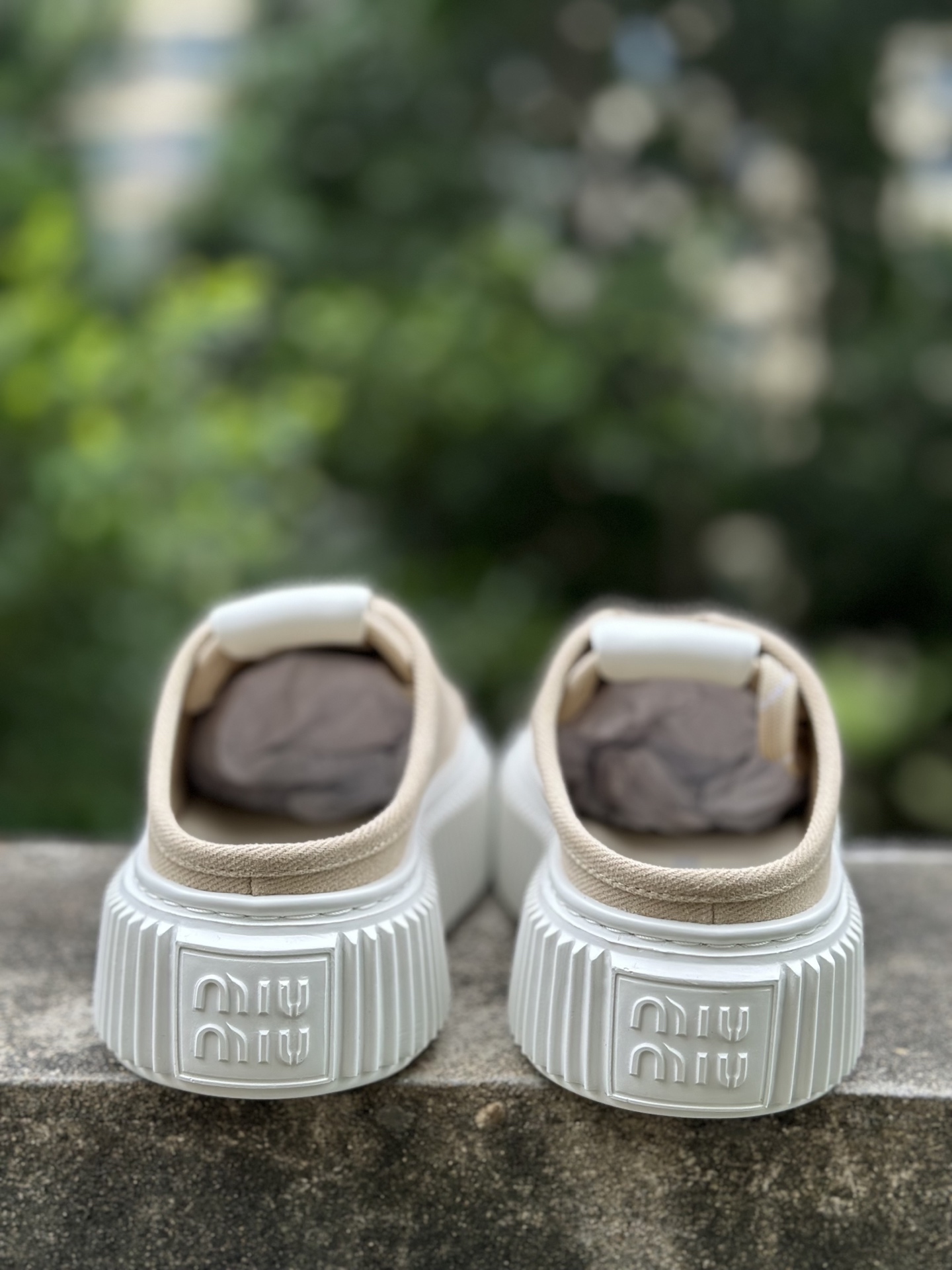miumiu缪缪时装周Miu Miu 2025春夏系列秀场 半拖