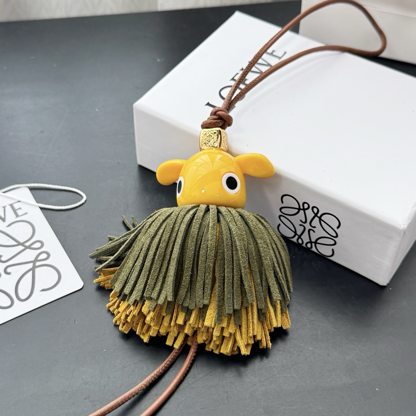 New Loewe Puzz Pixie-Dedie Hanger in Tan/Yellow Cow Leather – Unique and Playful! - 图片 5