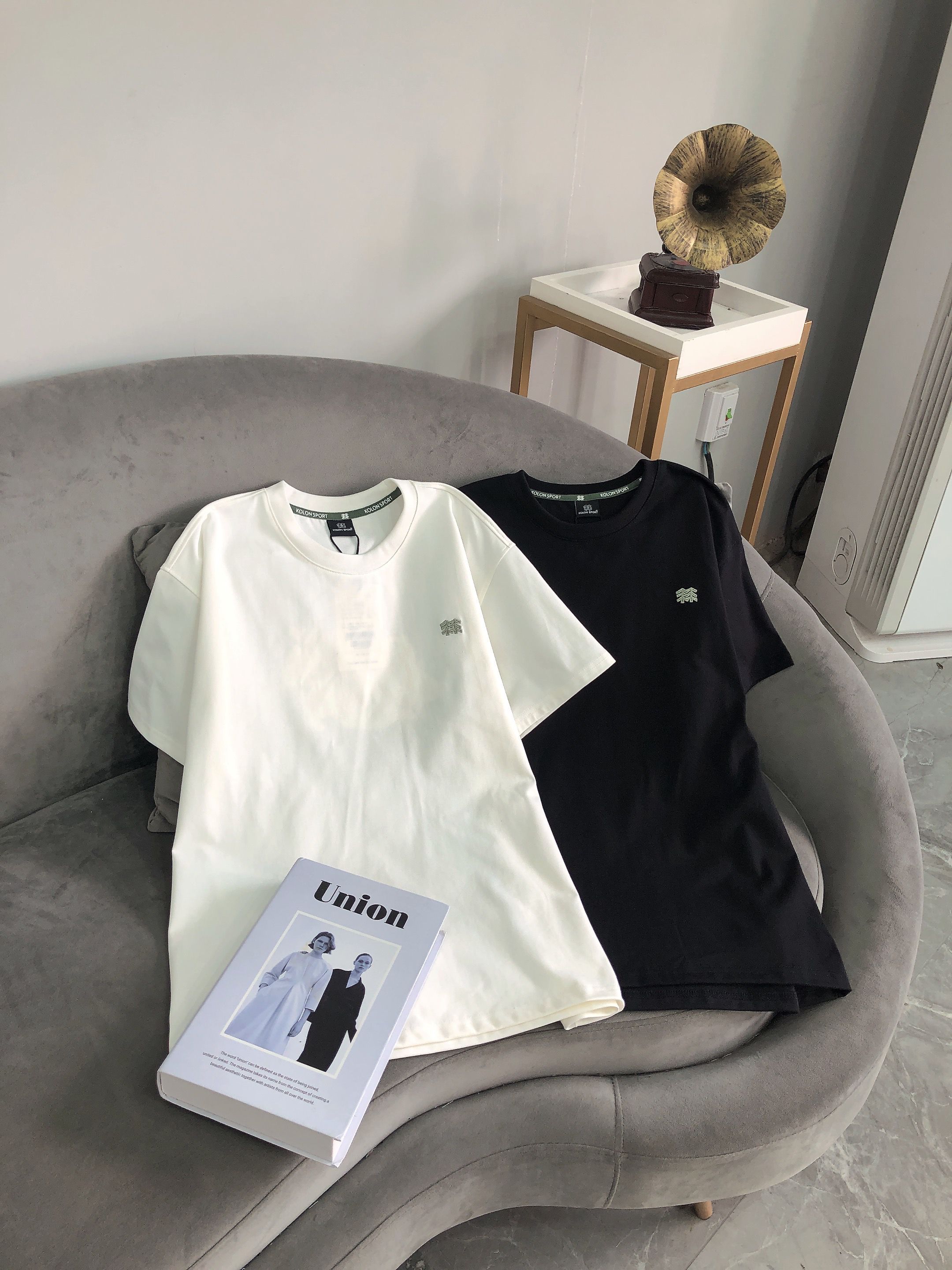 Camiseta Kolon Sport de Algodón con Diseño de Camping Evergreen para Hombre y Mujer 3 a1745539611345 4643
