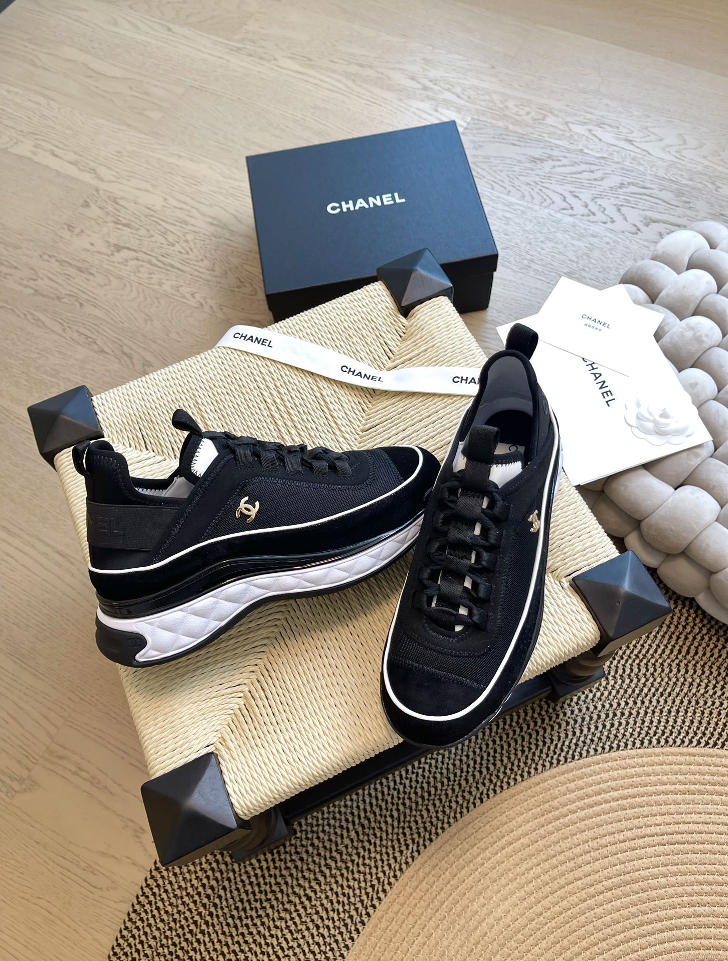 NO:257680,Chanel electric embroidered air cushion sneakers, versatile style for height enhancement!  The shoe body is very light and does not tiring. It increases height by 4cm. It becomes long legs in seconds~ Inner lambskin, outsole, TPU sole, size 35–41, male 39-46, 