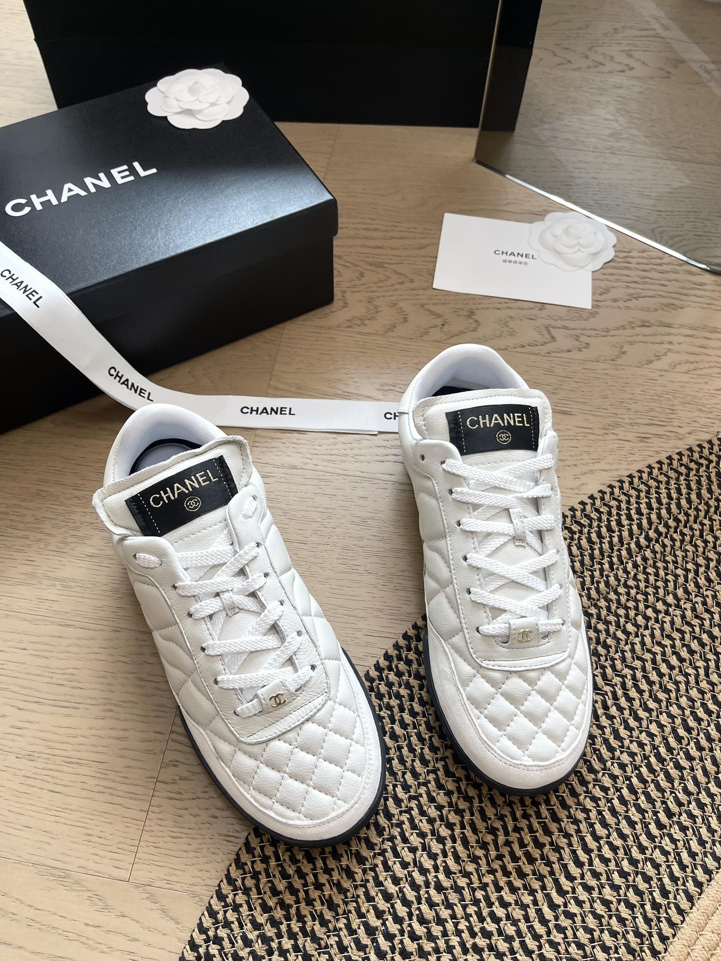 NO:235390,Chanel diamond tennis sneakers series A pair of sneakers that are super comfortable to wear!  Diamond lambskin leather is very soft. A must-have item for daily commuting and fitness exercises~ Heel height 3cm upper sheepskin sheepskin inner sheepskin outsole rubber TPU size 35-40, casual shoes/sports shoes, chanel, sneakers, sheepskin, sheep19860909Chanel 菱格网球运动鞋系列 上脚超级舒服的一双运动鞋！ 菱纹小羊皮 皮料非常柔软 日常通勤健身运动必备单品~ 跟高3cm 鞋面羊皮羊京面 内里羊皮 大底橡胶TPU 码数35-40,休闲鞋/运动鞋,chanel,sneakers,sheepskin,sheep,Women's Shoes