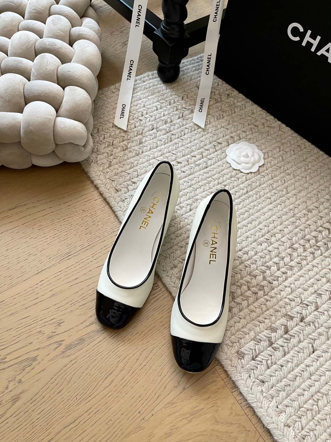 NO:235407,Chanel 25C early spring new thick heel chain shoes!  Top version!  Original fabric!  Inner sheepskin genuine leather sole 5cm heel height, comfortable and unscrupulous feet Size 34-41 Customized non-return or replacement, single shoes, chanel, sheepskin19860909Chanel 25C早春新款粗跟链条单鞋！ 顶级版本！ 原版面料！ 内里羊皮 真皮底 5cm 跟高 上脚很舒服不磨脚 码数34-41 定制不退不换,单鞋,chanel,sheepskin,Women's Shoes