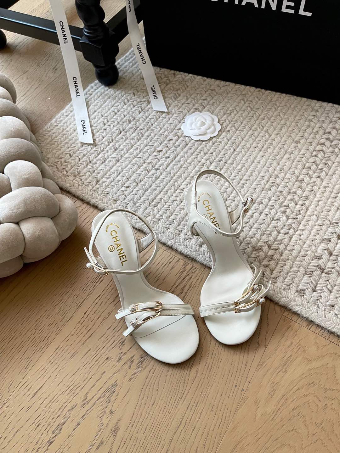 NO:173533,Chanel 25C early spring new chain high heel sandals!  Top version!  It is released first in early spring, super fairy and versatile!  Heel height 3.5/7.5cm upper sheepskin footbed sheepskin genuine leather outsole size 34-41 Customized non-return or replacement, high heels, chanel, sandals, high heels, sheepskin, Leather soles19860909Chanel 25C早春新款链条高跟凉鞋！ 顶级版本！ 早春抢先发售 上脚超级仙又百搭！ 跟高3.5/7.5cm 鞋面羊皮 垫脚羊皮 真皮大底 码数34-41 定制不退不换,高跟鞋,chanel,sandals,high heels,sheepskin,Leather soles,Women's Shoes