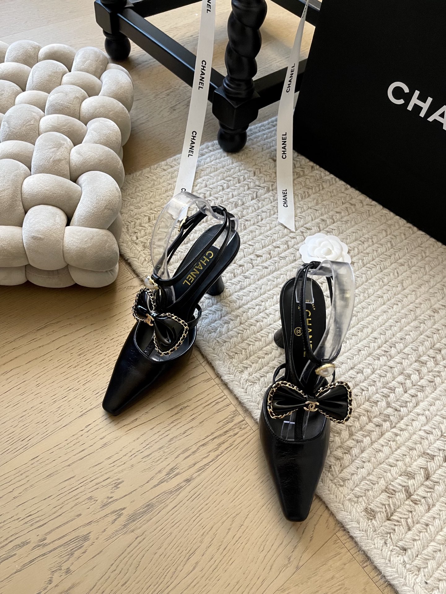 NO:173537,Chanel 25C early spring new bow heels!  Top version!  A very beautiful series, imported lambskin upper, inner sheepskin, genuine leather outsole, heel height 8cm, size 34-41, customized, no return or replacement, high heels, chanel, high heels, sheepskin, Leather soles19860909Chanel 25C早春新款蝴蝶结高跟！ 顶级版本！非常美的一个系列 鞋面进口小羊皮 内里羊皮 真皮大底 跟高8cm 码数34-41 定制不退不换,高跟鞋,chanel,high heels,sheepskin,Leather soles,Women's Shoes