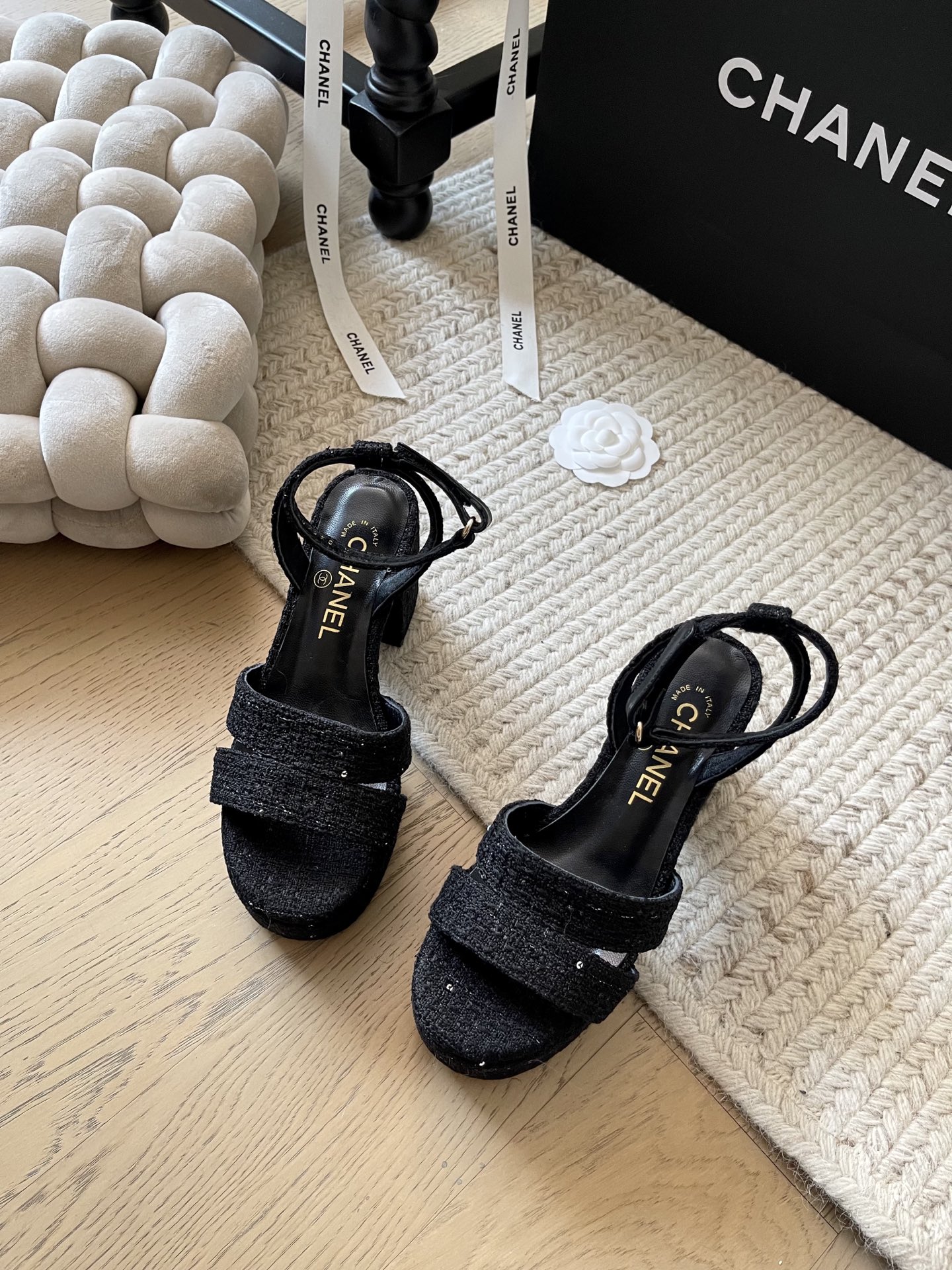 NO:173518,Chanel 25C early spring new thick-soled water table sandals!  Top version!  8cm height increase, original custom fabric of upper, foot pad sheepskin, genuine leather sole, instantly become long legs, size 34-41 Customized, no return or replacement, sandals, chanel, sandals, sheepskin, Leather soles19860909Chanel 25C早春新厚底水台凉鞋！ 顶级版本！8cm增高 鞋面原版定制面料 垫脚羊皮 真皮大底 上脚秒变大长腿 码数34-41 定制不退不换,凉鞋,chanel,sandals,sheepskin,Leather soles,Women's Shoes