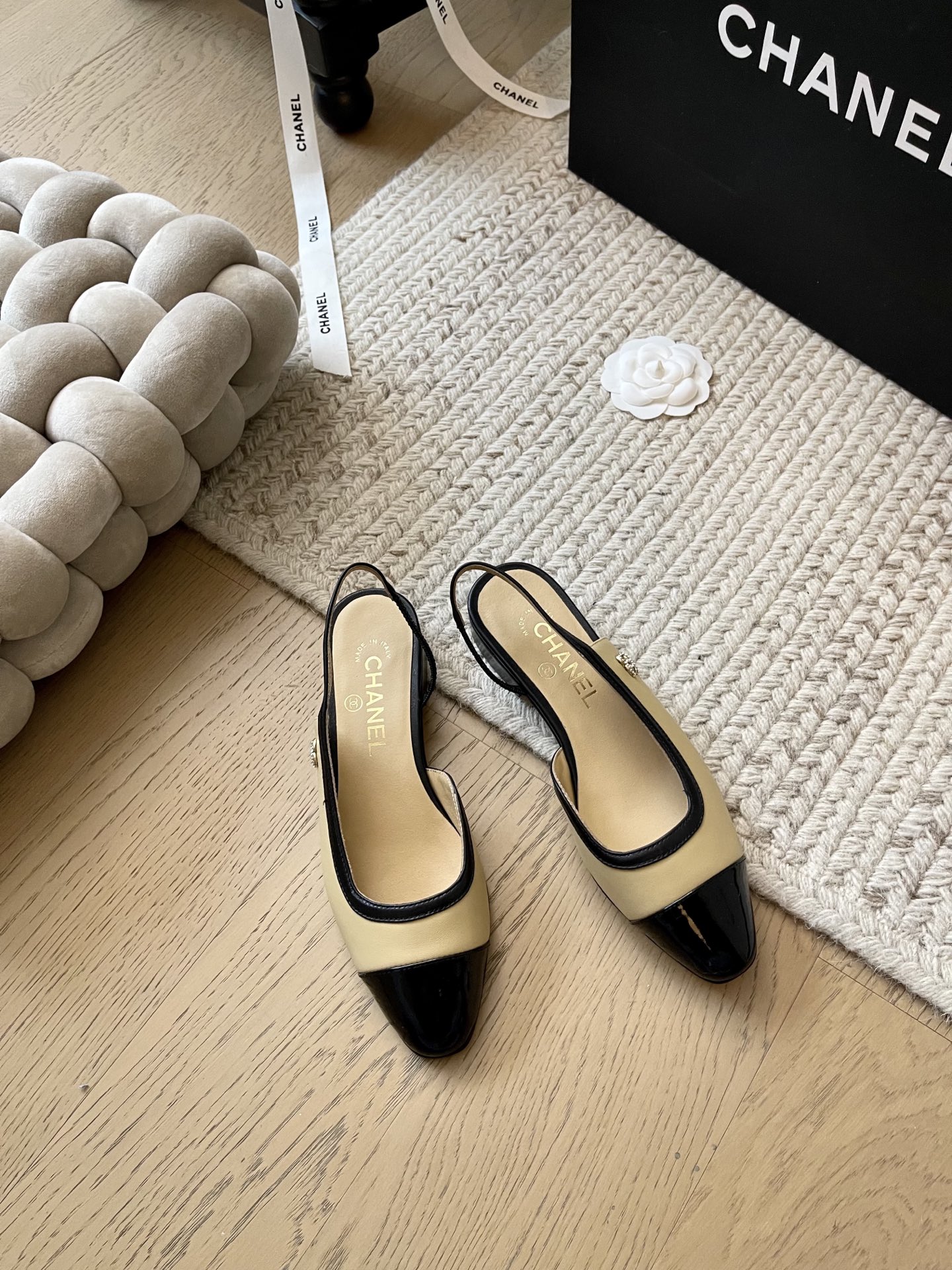 NO:164563,Chanel 25c early spring new Mary Jane flat-sole single shoe series!  Top version!  Get ready for sale, can be matched for daily commuting, comfortable heels, upper sheepskin, genuine leather soles, size 34-41 Customized, no return or replacement, Mary Jane, chanel, mary jane, sheepskin, Leather soles19860909Chanel 25c早春新款玛丽珍平底单鞋系列！ 顶级版本！抢先发售 通勤日常都可搭配 舒适跟脚 鞋面羊皮 真皮大底 码数34-41 定制不退不换,玛丽珍,chanel,mary jane,sheepskin,Leather soles,Women's Shoes