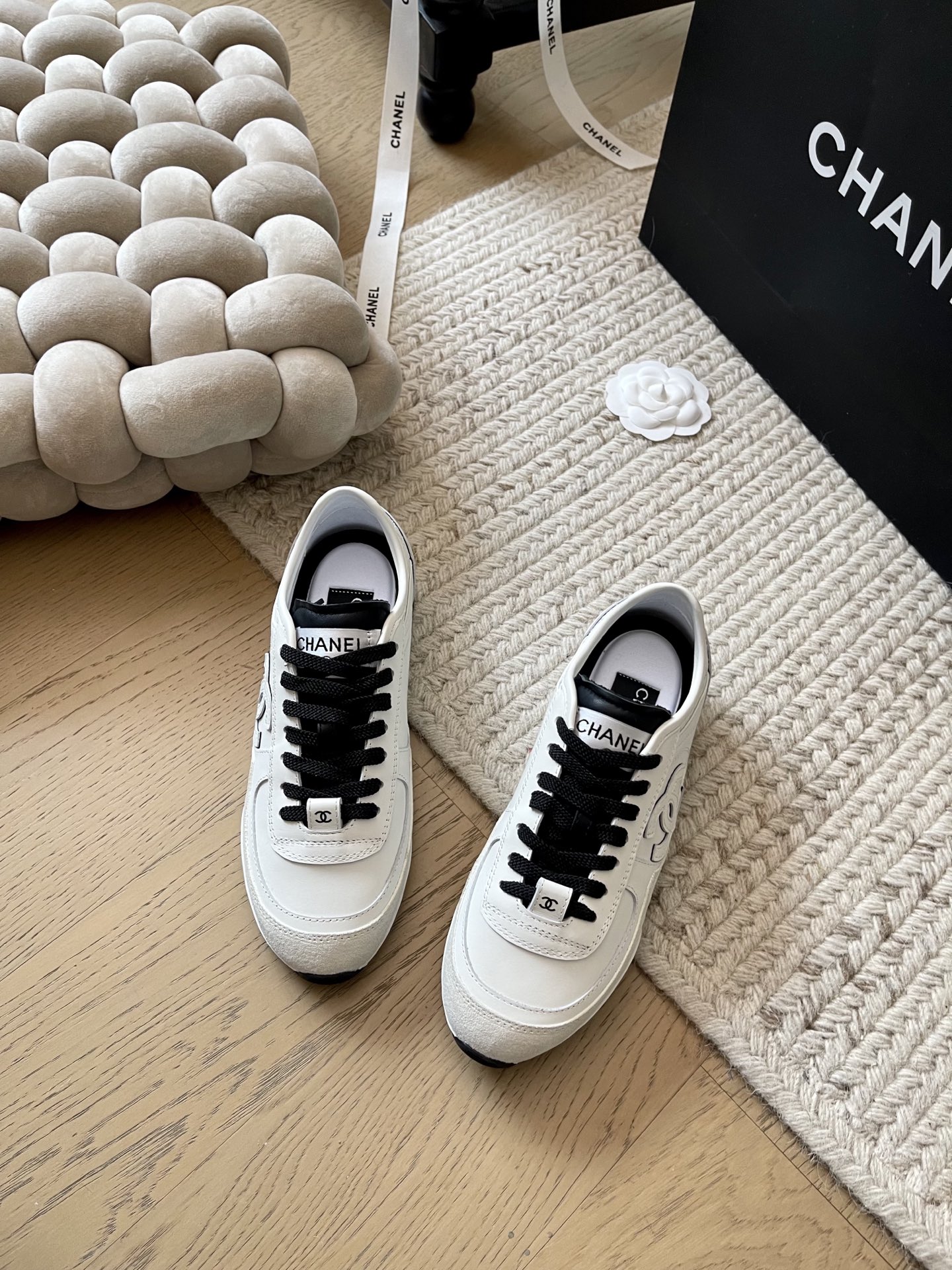 NO:165761,Chanel 25P early spring new German training shoes!  Top version!  Get ready for sale, both black and white are very beautiful!  Very comfortable to wear, everyday commuting exercise is completely fine, shoes are very light and don't tired, upper sheepskin, original outsole, size 34-41 Customized, no return or replacement, casual shoes/sports shoes, chanel, sneakers, sheepskin19860909Chanel 25P早春新款德训鞋！ 顶级版本！抢先发售 黑白两色都非常好看！ 上脚非常舒服 日常通勤运动完全没问题 鞋子非常轻不累脚 鞋面羊皮 原版大底 码数34-41 定制不退不换,休闲鞋/运动鞋,chanel,sneakers,sheepskin,Women's Shoes