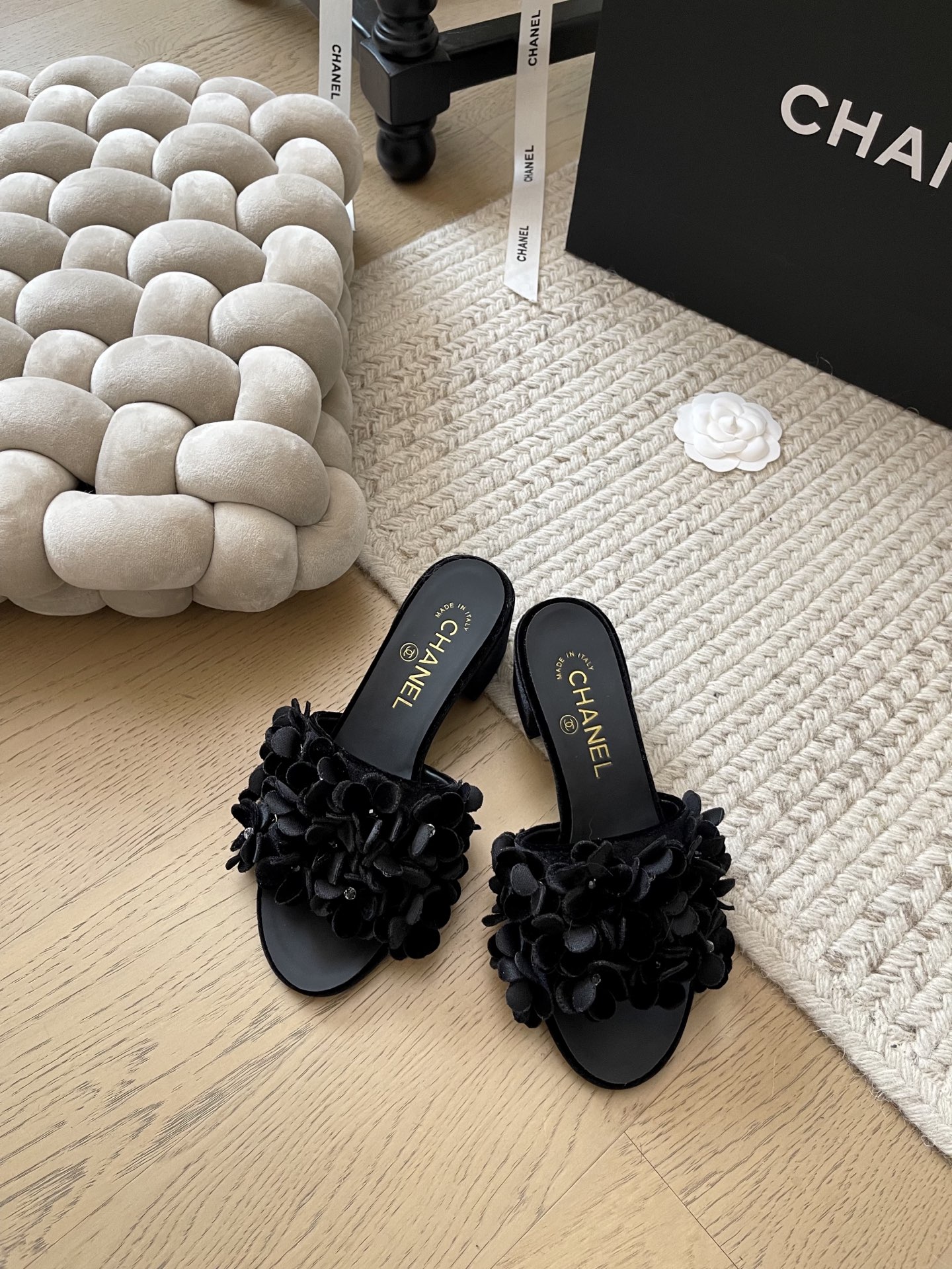 NO:235417,Chanel 25P new camellia slippers series!  Top version!  First sale, sheepskin, leather outsole, size 34-41, custom, no return or replacement, slippers, chanel, slippers, sheepskin, Leather soles19860909Chanel 25P新款山茶花拖鞋系列！ 顶级版本！抢先发售 鞋面内里羊皮 真皮大底 码数34-41 定制不退不换,拖鞋,chanel,slippers,sheepskin,Leather soles,Women's Shoes