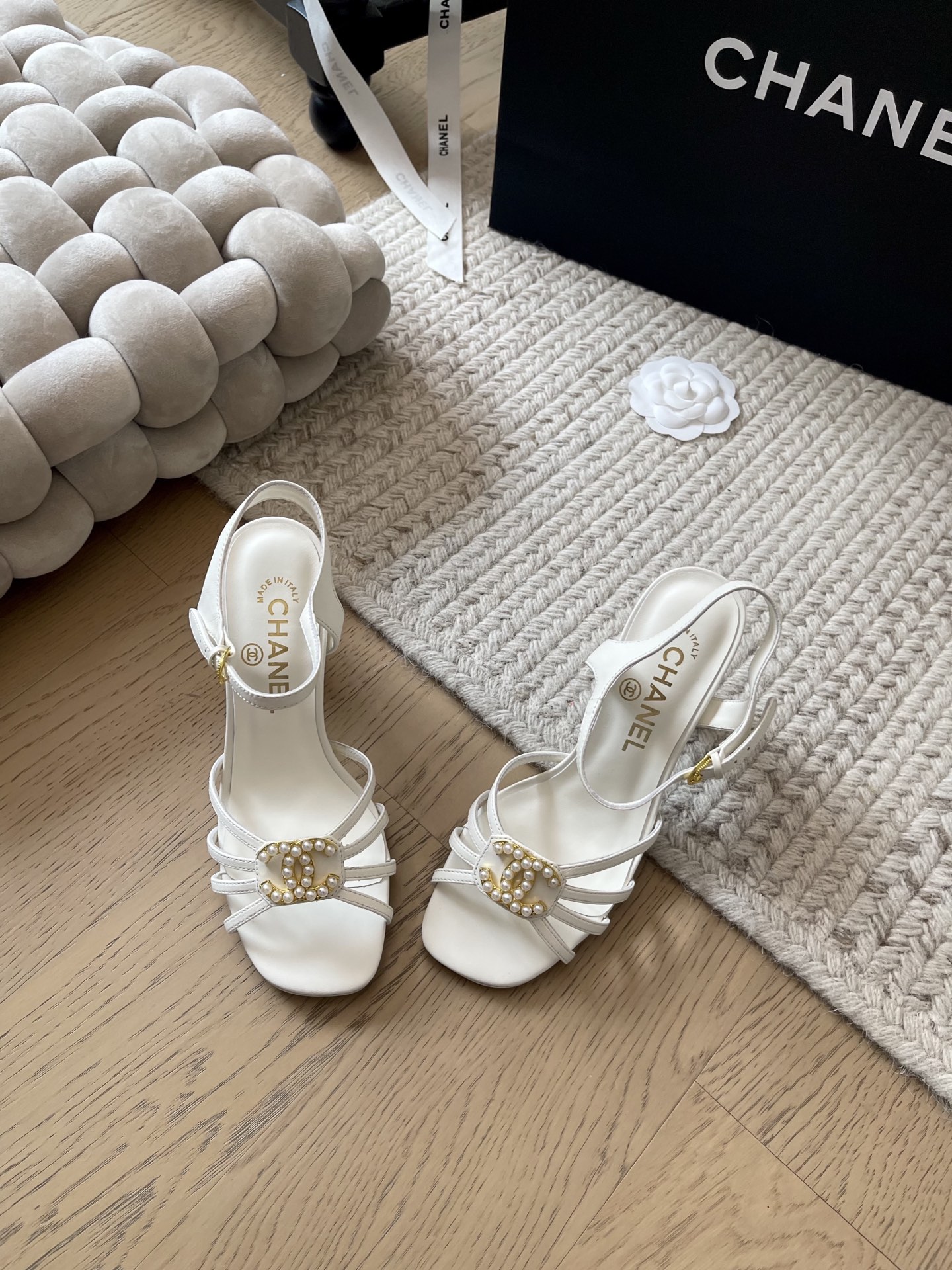NO:235397,Chanel 25P early spring new sandals series!  Top version!  First-time sale series in stock, sheepskin inside upper, genuine leather outsole, original molded diamond buckle 11, heel height/flat sole/5/8cm size 34-41 Customized non-return or replacement, sandals, chanel, sandals, sheepskin, Leather soles19860909Chanel 25P早春新款凉鞋系列！ 顶级版本！抢先发售 系列都有货 鞋面内里羊皮 真皮大底 原版开模钻扣11 跟高/平底/5/8cm 码数34-41 定制不退不换,凉鞋,chanel,sandals,sheepskin,Leather soles,Women's Shoes