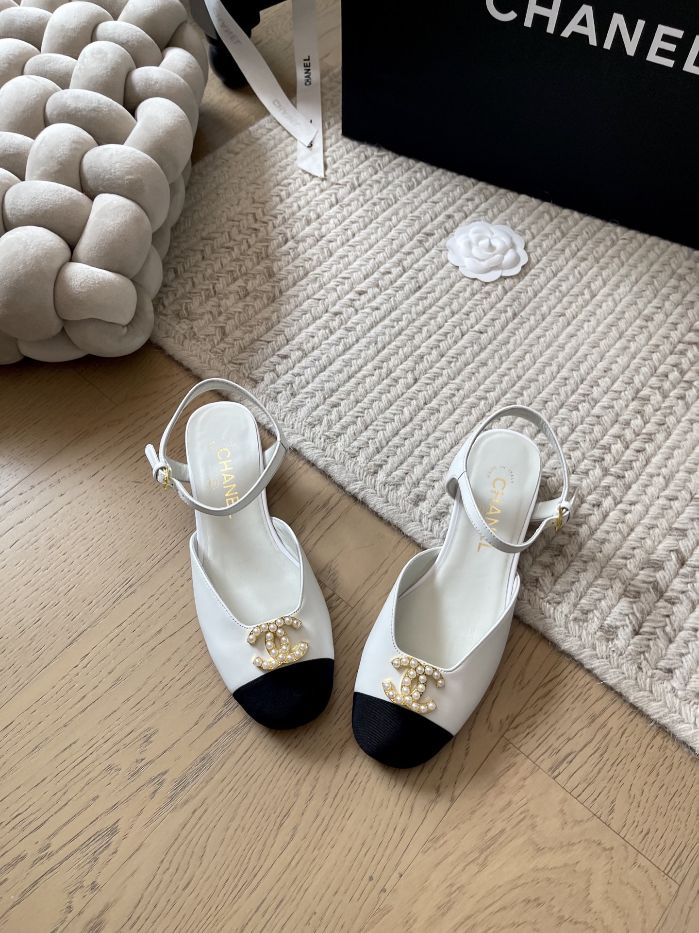 NO:235416,Chanel 25P early spring new single shoe series!  Top version!  First-time sale series in stock, sheepskin inside upper, genuine leather sole, original molded diamond buckle 11 sizes 34-41 Customized non-return or replacement, single shoes, chanel, sheepskin, Leather soles19860909Chanel 25P早春新款单鞋系列！ 顶级版本！抢先发售 系列都有货 鞋面内里羊皮 真皮大底 原版开模钻扣11 码数34-41 定制不退不换,单鞋,chanel,sheepskin,Leather soles,Women's Shoes