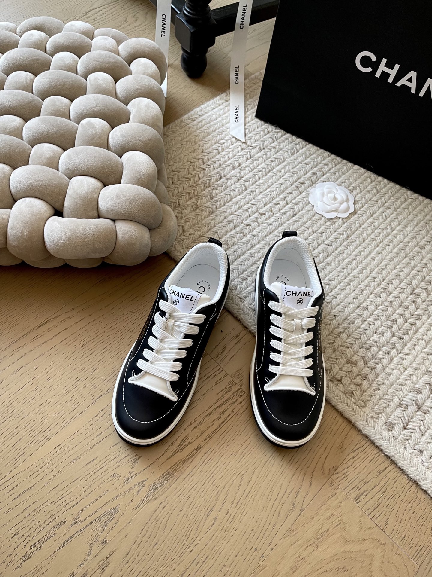 NO:235396,Chanel 25C early spring new sports and casual shoes top version!  All-match white shoes, you can do sports commuting, side embroidery logo, very delicate on the feet, upper fabric/cowhide, original non-slip sole, size 34-41, customized, no return or replacement, casual shoes/sports shoes, chanel, sneakers, cowhide19860909Chanel 25C早春新款运动休闲鞋 顶级版本！百搭小白鞋 运动通勤都可 侧面刺绣logo 上脚很秀气 鞋面布面/牛皮 原版防滑大底 码数34-41 定制不退不换,休闲鞋/运动鞋,chanel,sneakers,cowhide,Women's Shoes