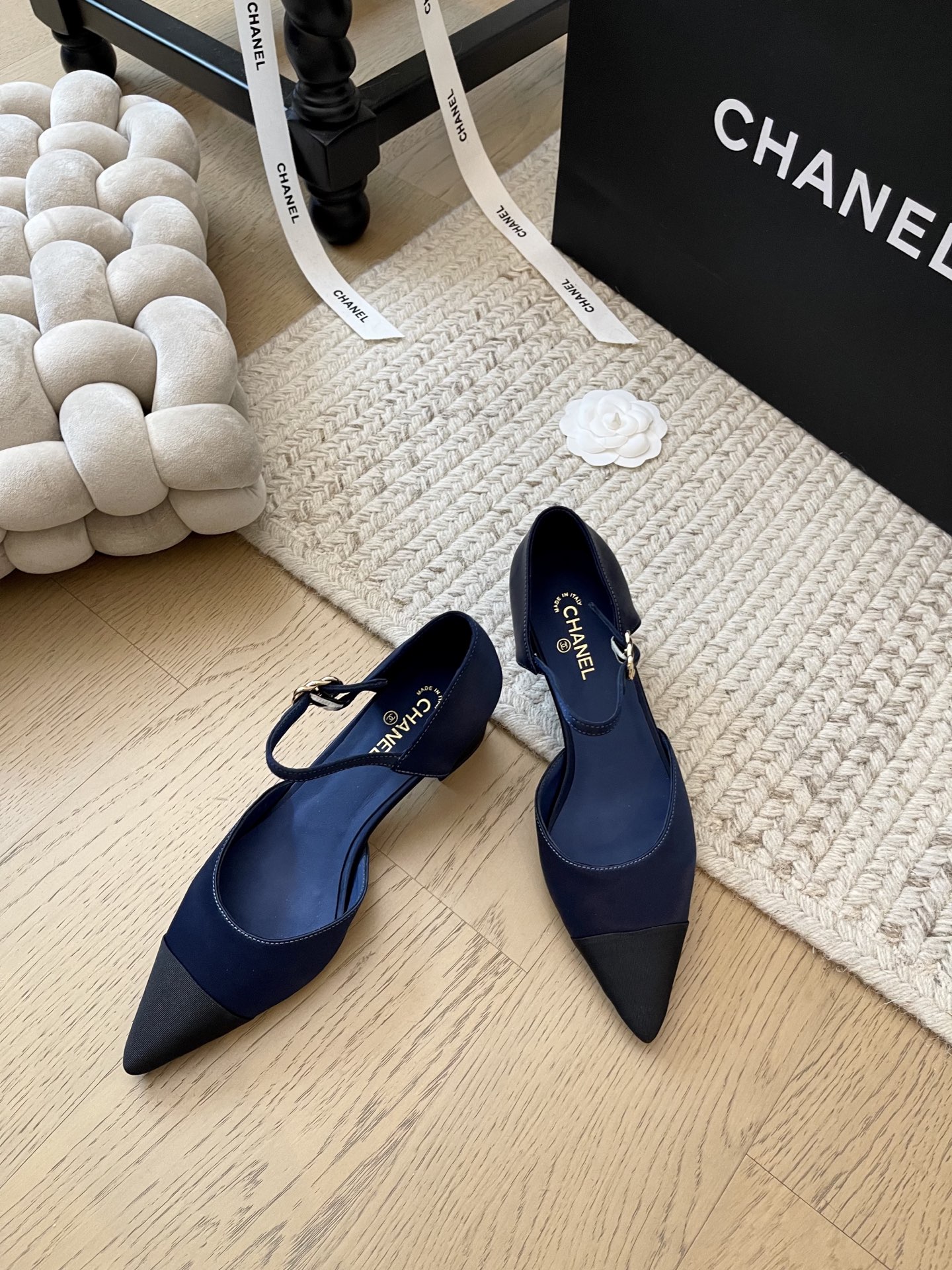 NO:235385,Chanel 25C early spring new Mary Jane thick heel shoes!  Top version!  The most beautiful Mary Jane series is very comfortable and beautiful on the feet 5cm heightened upper silk lining leather outsole size 34-41 Customized non-return or replacement, single shoes, chanel, mary jane, sheepskin, real silk, Leather soles19860909Chanel 25C早春新款玛丽珍粗跟单鞋！ 顶级版本！抢先发售 最美玛丽珍系列 上脚非常舒服好看 5cm增高 鞋面真丝 内里羊皮 真皮大底 码数34-41 定制不退不换,单鞋,chanel,mary jane,sheepskin,real silk,Leather soles,Women's Shoes