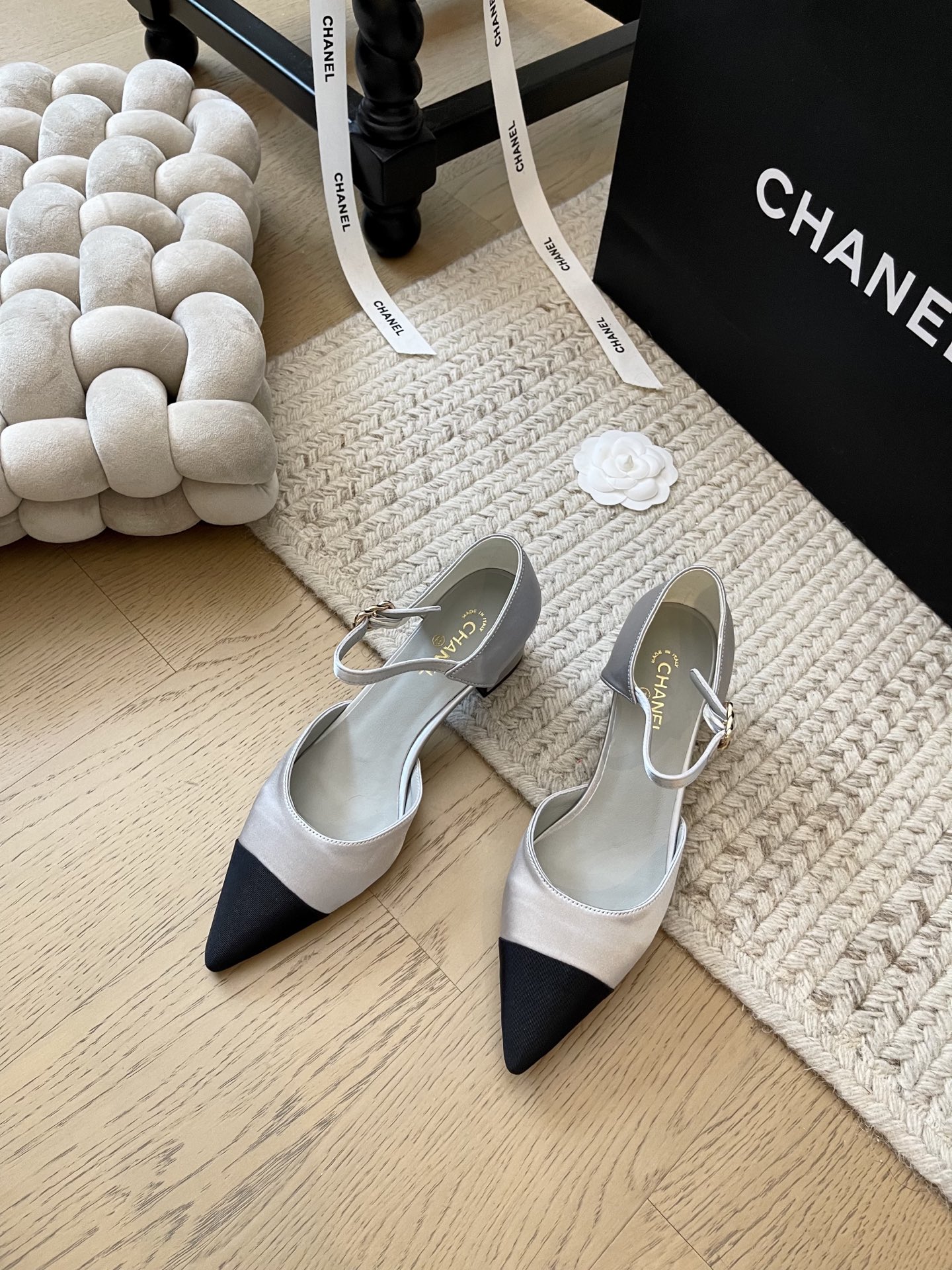 NO:235362,Chanel 25C early spring new Mary Jane thick heel shoes!  Top version!  The most beautiful Mary Jane series is very comfortable and beautiful on the feet 5cm heightened upper silk lining leather outsole size 34-41 Customized non-return or replacement, single shoes, chanel, mary jane, sheepskin, real silk, Leather soles19860909Chanel 25C早春新款玛丽珍粗跟单鞋！ 顶级版本！抢先发售 最美玛丽珍系列 上脚非常舒服好看 5cm增高 鞋面真丝 内里羊皮 真皮大底 码数34-41 定制不退不换,单鞋,chanel,mary jane,sheepskin,real silk,Leather soles,Women's Shoes