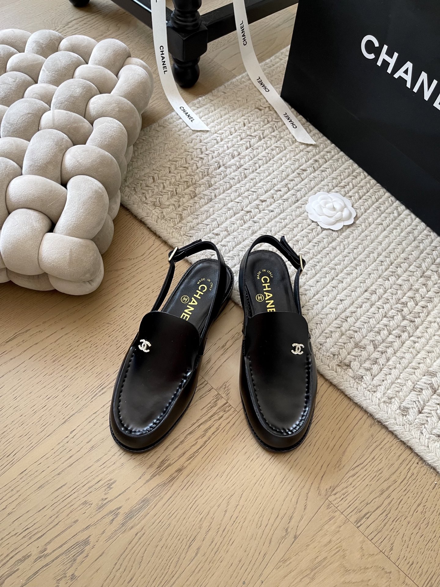 NO:238510,Chanel 25C early spring new loafers series!  Top version!  If you want high-quality products, please come to me. This year's loafer design is very good. Upper cowhide, inner sheepskin, original leather outsole. Size 34-41. Customized, no return or replacement. Loafers, chanel, loafers, cowhide, sheepskin, Leather soles19860909Chanel 25C早春新款乐福鞋系列！ 顶级版本！ 对版货要高货的找我 今年的乐福鞋设计非常好看 鞋面牛皮 内里羊皮 原版真皮大底 码数34-41 定制不退不换,乐福鞋,chanel,loafers,cowhide,sheepskin,Leather soles,Women's Shoes