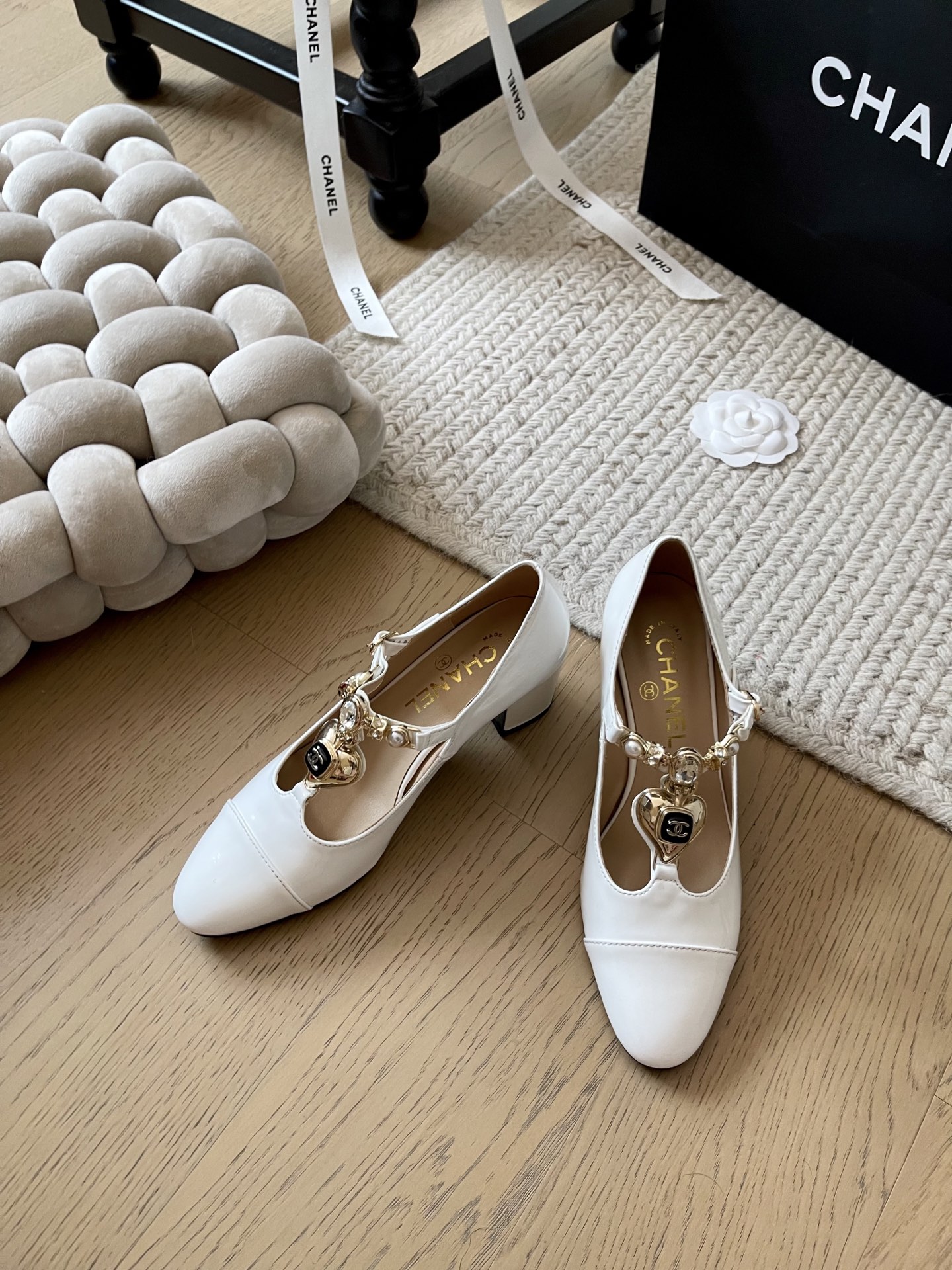 NO:238515,Chanel 25c early spring new Mary Jane rough heel series!  Top version!  Classic double C with rhinestones high and versatile, heel height 6cm, upper nibbled patent leather, inner sheepskin, genuine leather outsole, size 34-41, customized non-return, Mary Jane, chanel, mary jane, sheepskin, Leather soles19860909Chanel 25c早春新款玛丽珍粗跟系列！ 顶级版本！经典双C搭配水钻高级又百搭 跟高6cm 鞋面牛漆皮 内里羊皮 真皮大底 码数34-41 定制不退换,玛丽珍,chanel,mary jane,sheepskin,Leather soles,Women's Shoes