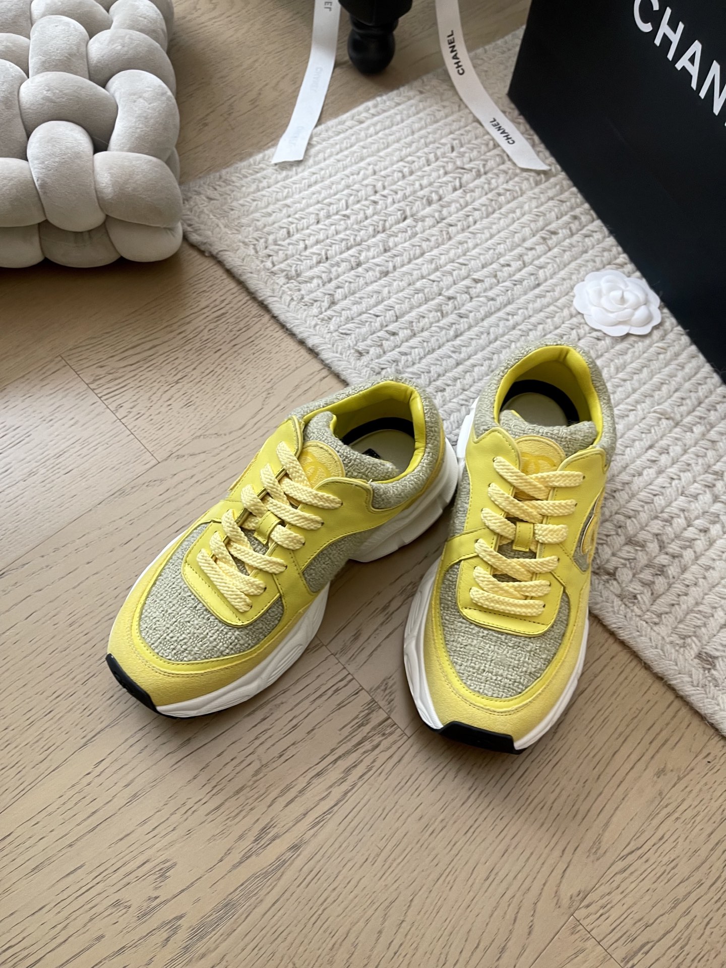 NO:229662,Chanel 25C early spring new casual sneakers series!  Top version!  All-match white shoes with huge layouts. The whole series shipments need to be seen. Calfskin upper, footbed sheepskin tpu non-slip sole. Size 34-41. Customized, no return or replacement, casual shoes/sports shoes, chanel, sneakers, cowhide, sheepskin19860909Chanel 25C早春新款休闲运动鞋系列！ 顶级版本！百搭款小白鞋巨多版面 全系列出货 要高货的看过来 鞋面小牛皮 垫脚羊皮 tpu防滑大底 码数34-41 定制不退不换,休闲鞋/运动鞋,chanel,sneakers,cowhide,sheepskin,Women's Shoes