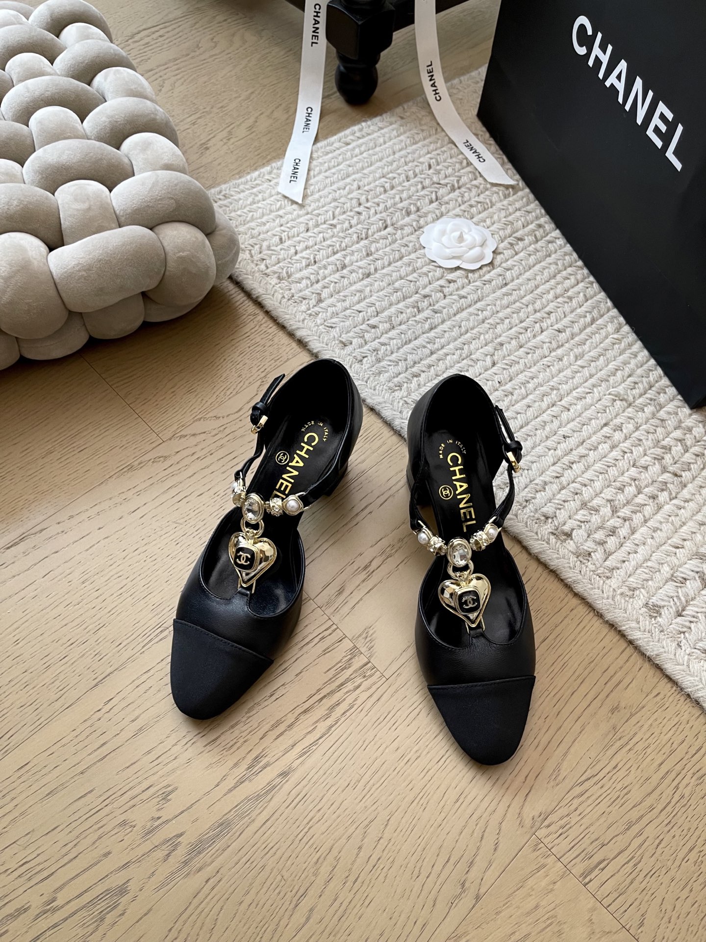 NO:257799,Chanel 25c early spring new love high heels Mary Jane!  Top version!  First sale, heel height 6cm upper sheepskin footbed sheepskin genuine leather outsole size 34-41 Customized non-return or exchange, Mary Jane, Chanel, Mary jane, sheepskin, Leather soles19860909Chanel 25c早春新款爱心高跟玛丽珍！ 顶级版本！ 抢先发售 跟高6cm 鞋面羊皮 垫脚羊皮 真皮大底 码数34-41 定制不退不换,玛丽珍,chanel,mary jane,sheepskin,Leather soles,Women's Shoes