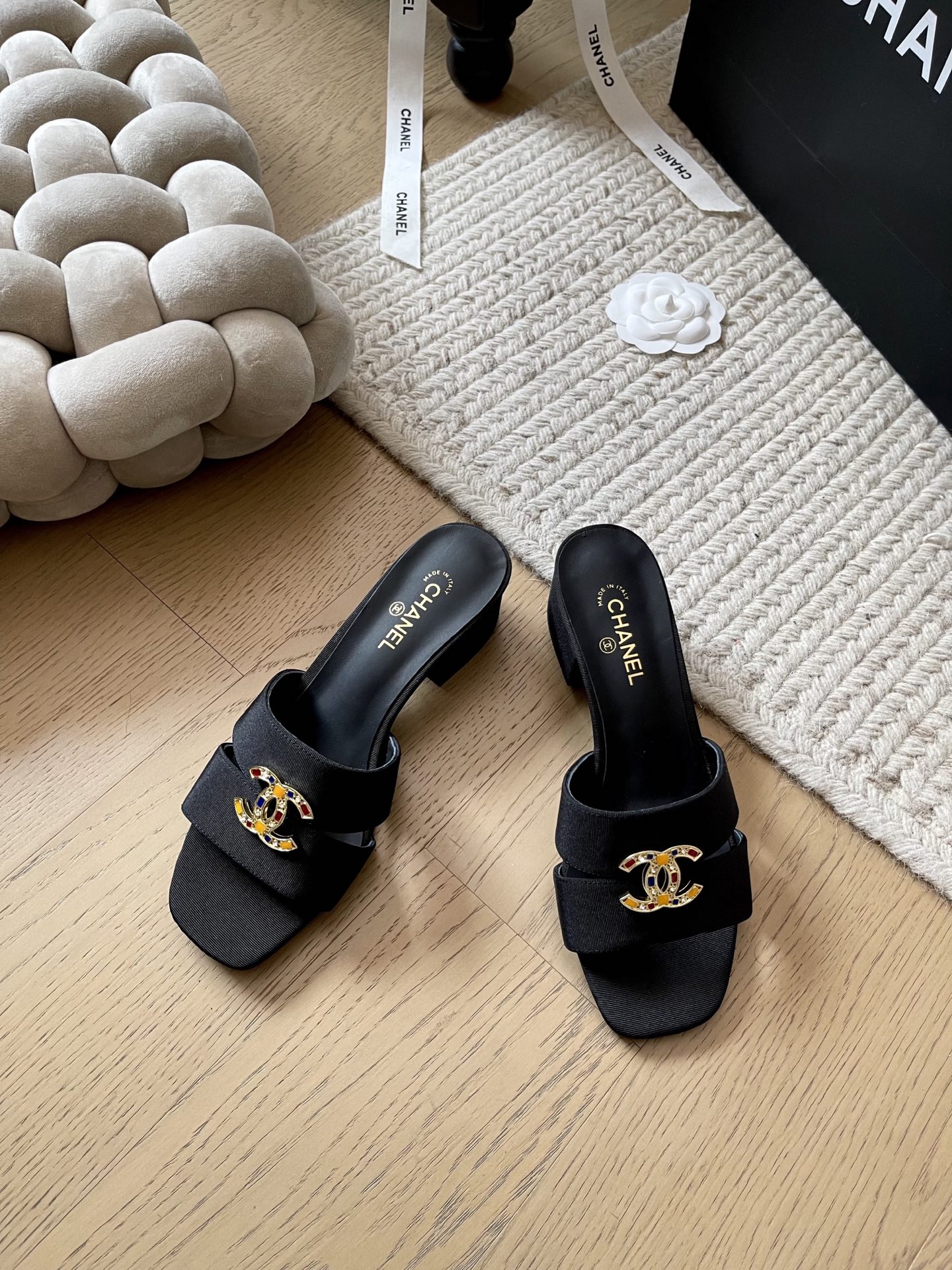 NO:257764,Chanel 25c early spring new thick-heeled slippers!  Top version!  Pre-sale very good-looking slippers, heel height 4cm upper cowhide, footbed sheepskin, genuine leather outsole, size 34-41 Customized, no return or replacement, slippers, chanel, slippers, cowhide, sheepskin, Leather soles19860909Chanel 25c早春新款粗跟拖鞋！ 顶级版本！抢先发售 非常好看的拖鞋 跟高4cm 鞋面牛皮 垫脚羊皮 真皮大底 码数34-41 定制不退不换,拖鞋,chanel,slippers,cowhide,sheepskin,Leather soles,Women's Shoes