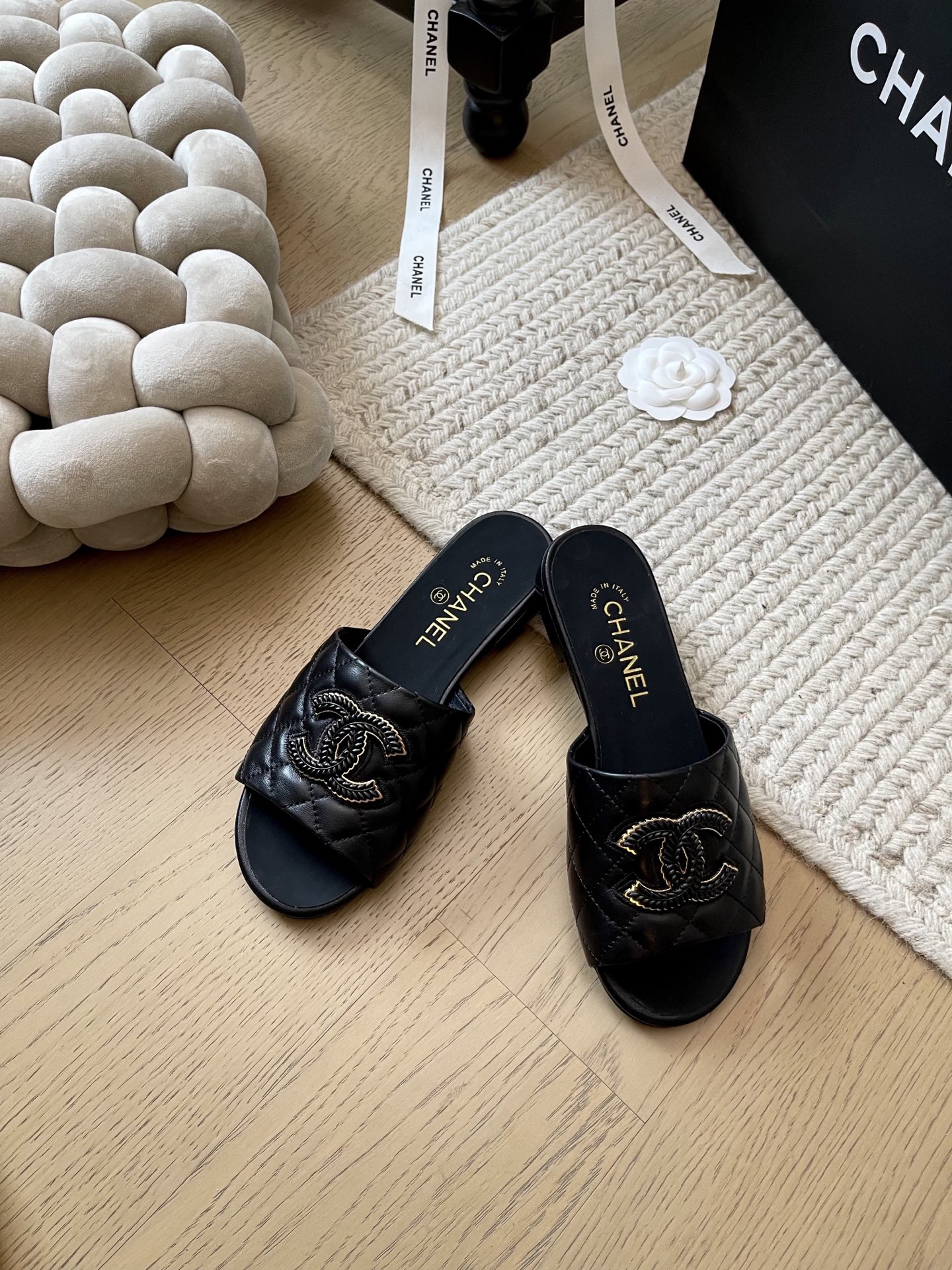 NO:257769,Chanel 25C early spring new thick heel slipper series!  Top version!  First-time sale very good-looking series Heel height 4cm upper/sheepskin footbed sheepskin genuine leather outsole size 34-41 Customized non-return or replacement, slippers, chanel, slippers, sheepskin, Leather soles19860909Chanel 25C早春新款粗跟拖鞋系列！ 顶级版本！ 抢先发售 非常好看系列 跟高4cm 鞋面绒/羊皮 垫脚羊皮 真皮大底 码数34-41 定制不退不换,拖鞋,chanel,slippers,sheepskin,Leather soles,Women's Shoes