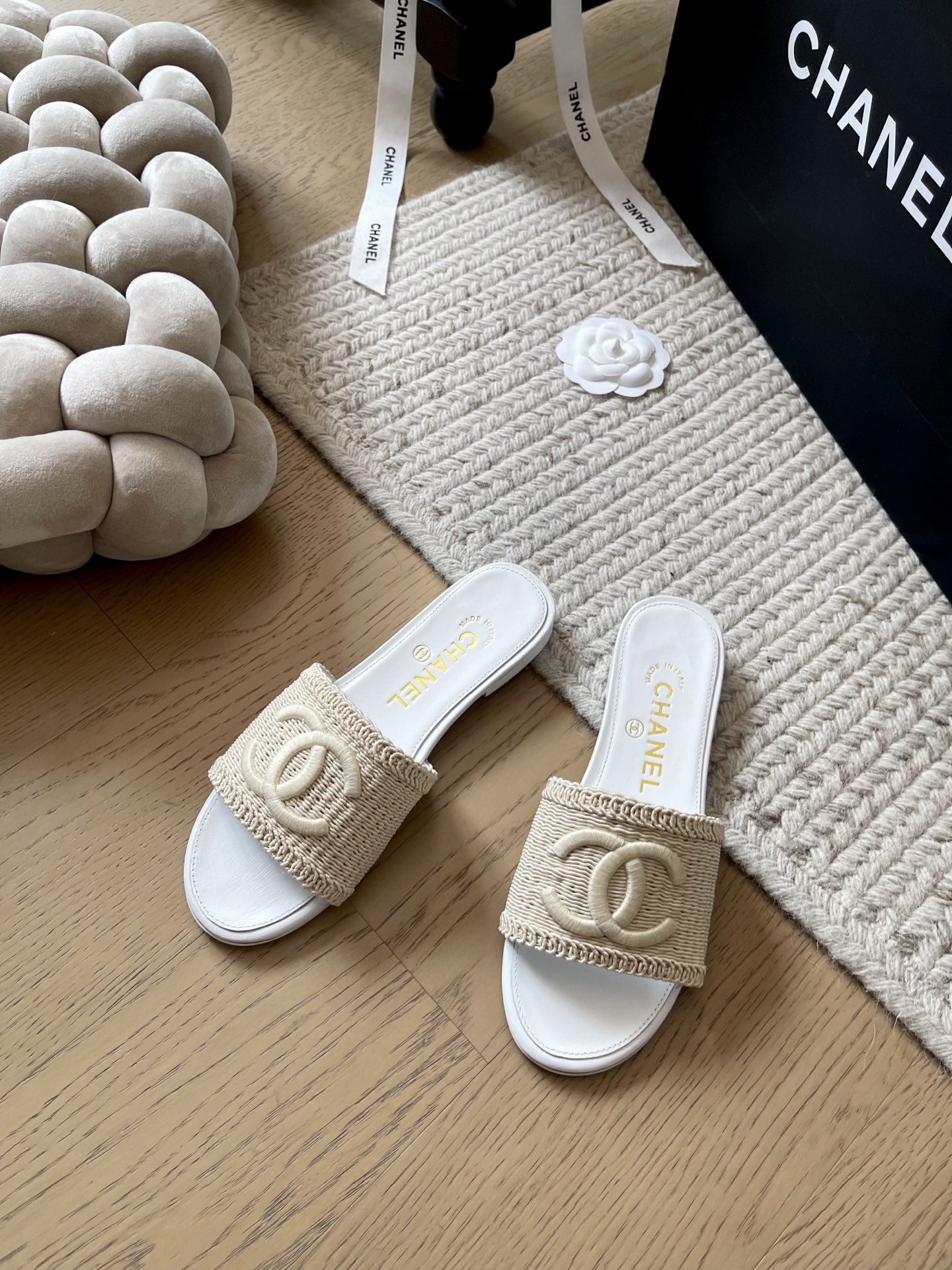 NO:257778,Chanel 25c early spring new slipper series!  Top version!  First sale, heel height 4cm, sheepskin woven surface, inner sheepskin, genuine leather soles, size 34-41, custom-made, no return or replacement, slippers, chanel, slippers, sheepskin, Leather soles19860909Chanel 25c早春新款拖鞋系列！ 顶级版本！ 抢先发售 跟高4cm 羊皮编织面 内里羊皮 真皮大底 码数34-41定制不退不换,拖鞋,chanel,slippers,sheepskin,Leather soles,Women's Shoes