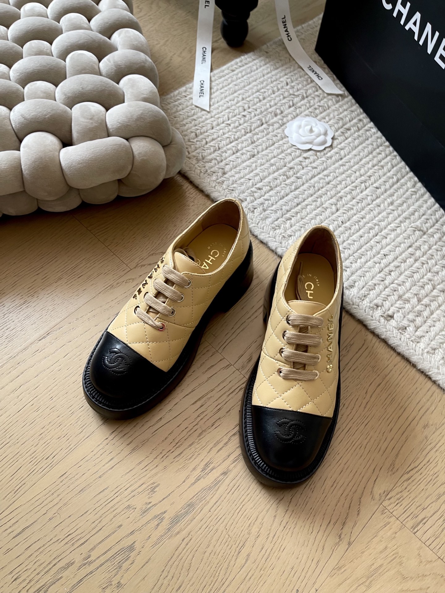 NO:257751,Chanel 25C early spring new thick-soled loafers top version!  The original version is 1:1 replica, if you want to see the high-quality products, heavy industry payment!  Big height on the upper foot, thick sole 6cm, imported calfskin with upper, top-grade mixed-bred sheepskin, original outsole, size 34-41, customized, no return or replacement, loafers, chanel, loafers, cowhide, sheepskin19860909Chanel 25C早春新款厚底乐福鞋 顶级版本！原版1:1复刻 要高货的看过来 重工款！ 上脚巨增高 厚底6cm 鞋面进口小牛皮 内里顶级混种羊皮 原版大底 码数34-41 定制不退不换,乐福鞋,chanel,loafers,cowhide,sheepskin,Women's Shoes