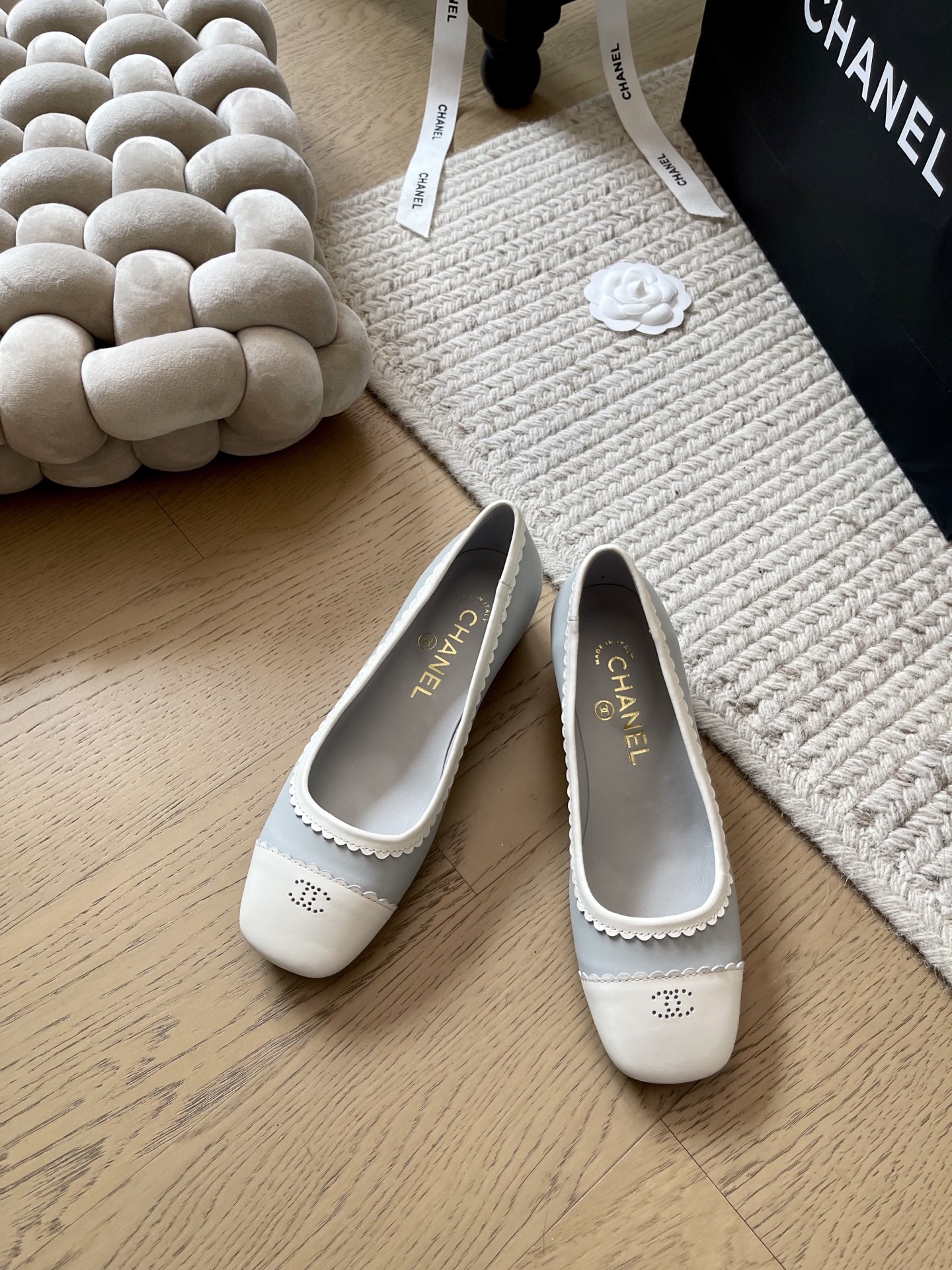 NO:257743,Chanel 25C early spring catwalk model Mary Jane!  Top version!  First release, this season Mary Jane is very beautiful~ Upper sheepskin footbed sheepskin genuine leather outsole size 34-41 Customized non-return or exchange, ballet shoes, chanel, mary jane, sheepskin, Leather soles19860909Chanel 25C早春走秀款玛丽珍！ 顶级版本！抢先发售 这一季玛丽珍非常好看~ 鞋面羊皮 垫脚羊皮 真皮大底 码数34-41 定制不退不换,芭蕾舞鞋,chanel,mary jane,sheepskin,Leather soles,Women's Shoes