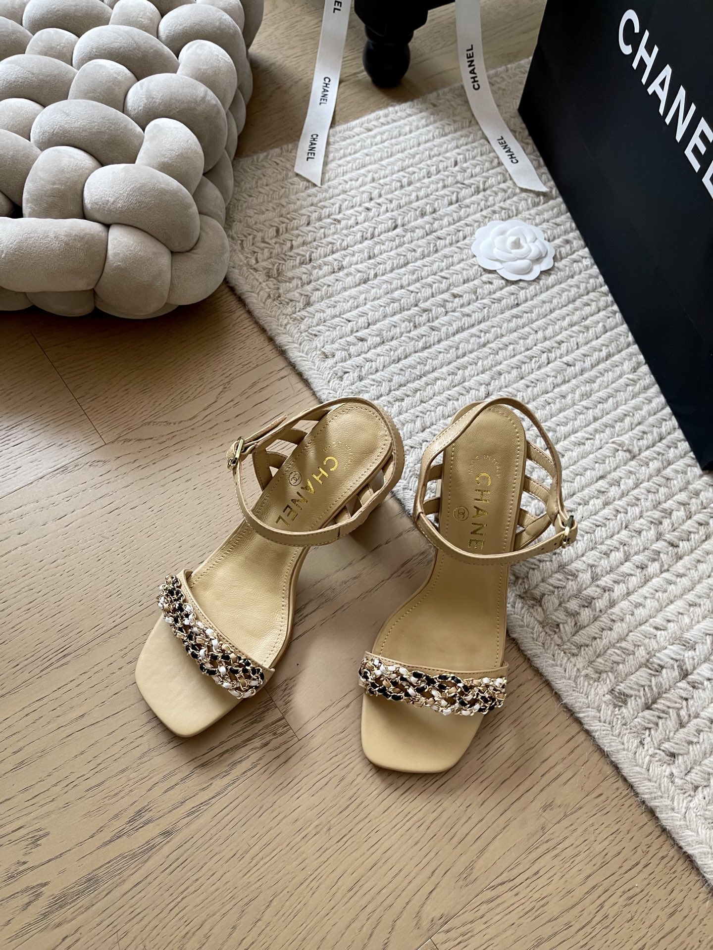 NO:257729,Chanel 25C early spring new thick-heeled sandals!  Top version!  First sale imported sheepskin upper foot pad sheepskin original leather outsole heel height 6/10cm size 34-41 custom no return or replacement, sandals, chanel, sandals, sheepskin, Leather soles19860909Chanel 25C早春新款粗跟凉鞋！ 顶级版本！抢先发售 鞋面进口羊皮 垫脚羊皮 原版真皮大底 跟高6/10cm 码数34-41 定制不退不换,凉鞋,chanel,sandals,sheepskin,Leather soles,Women's Shoes