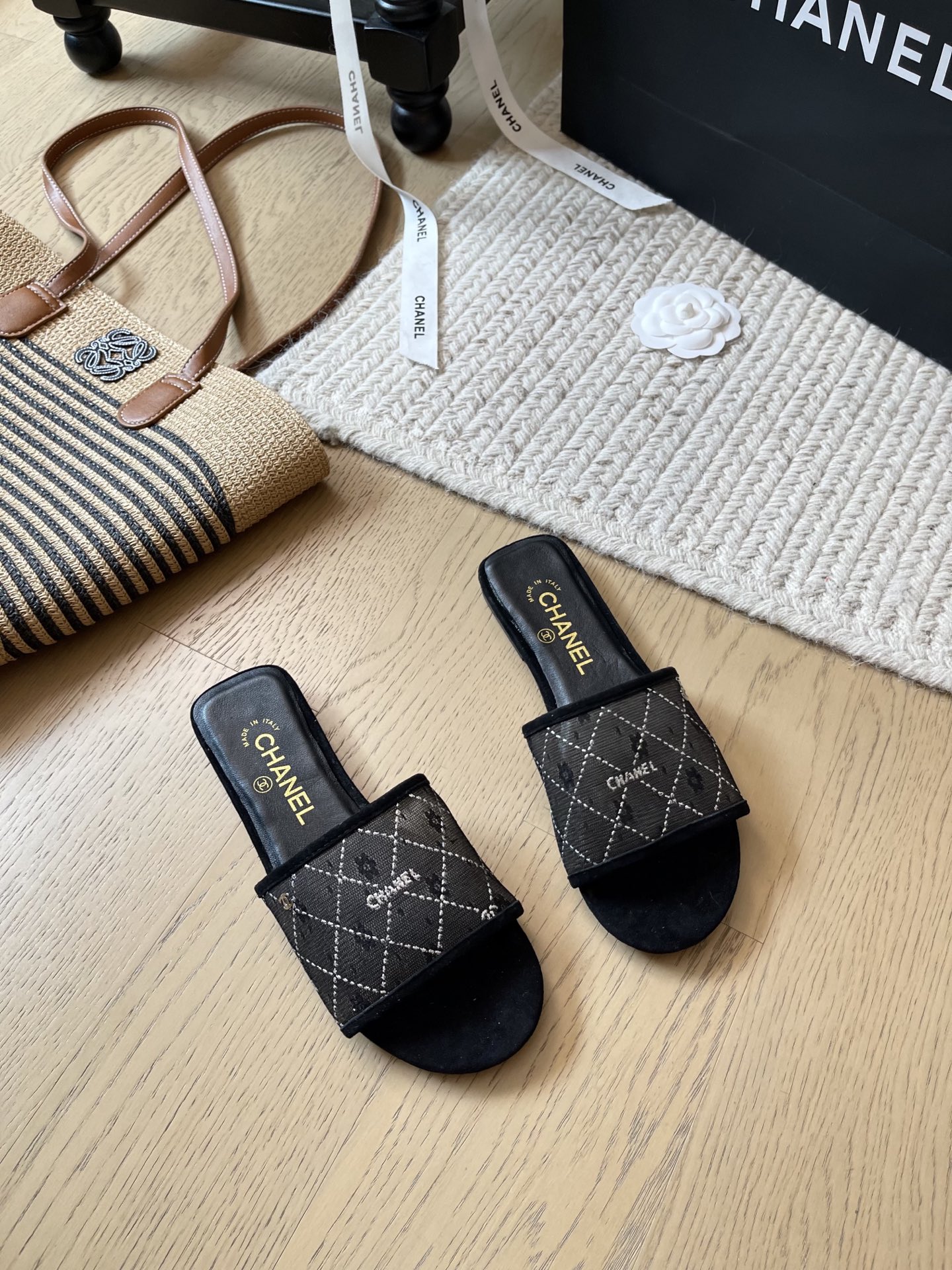 NO:257711,Chanel 25c early spring new mesh slippers!  Top version!  First sale, upper embroidered mesh, footbed sheepskin, genuine leather outsole, size 34-41, customized, no return or replacement, slippers, chanel, slippers, sheepskin, Leather soles19860909Chanel 25c早春新款网纱拖鞋！ 顶级版本！抢先发售 鞋面刺绣网纱 垫脚羊皮 真皮大底 码数34-41 定制不退不换,拖鞋,chanel,slippers,sheepskin,Leather soles,Women's Shoes